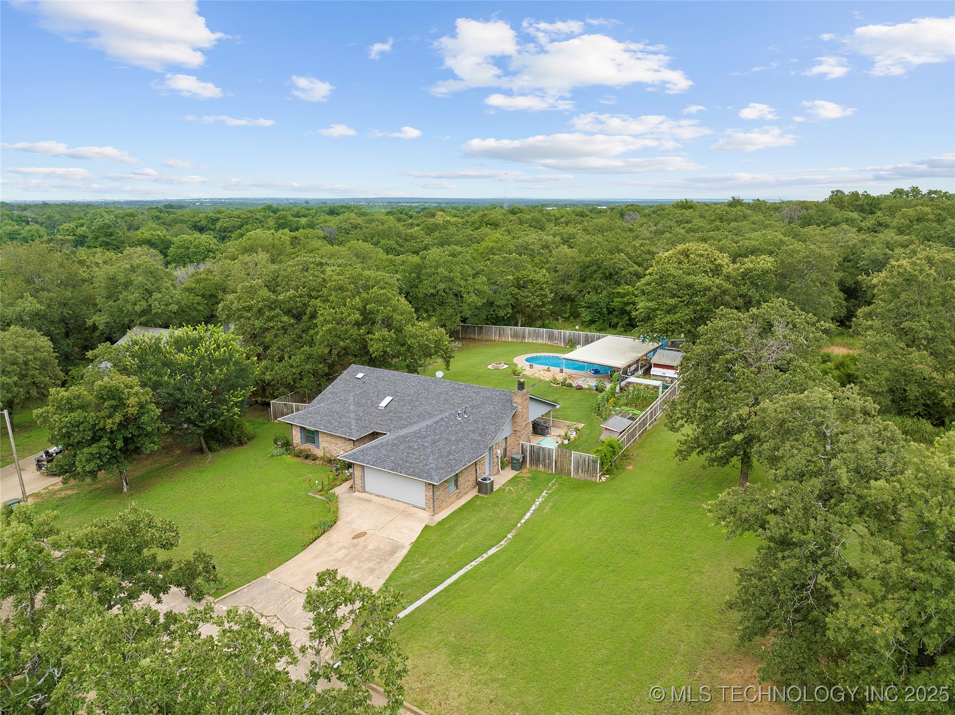 75 Hickory Property Photo 1