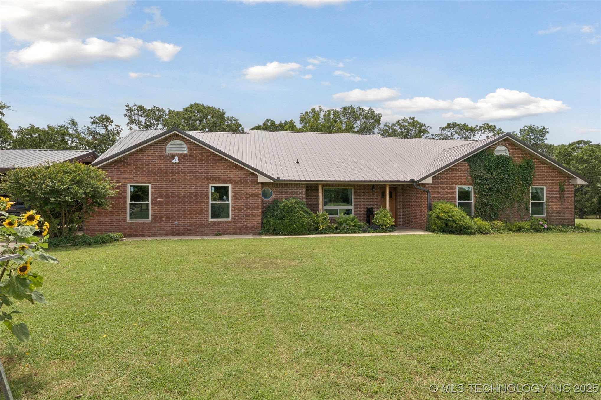 3651 N 372 Road Property Photo 1