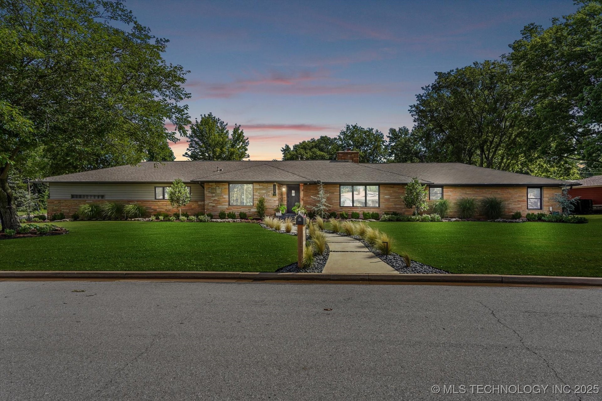 1115 N Kenwood Avenue Property Photo 1