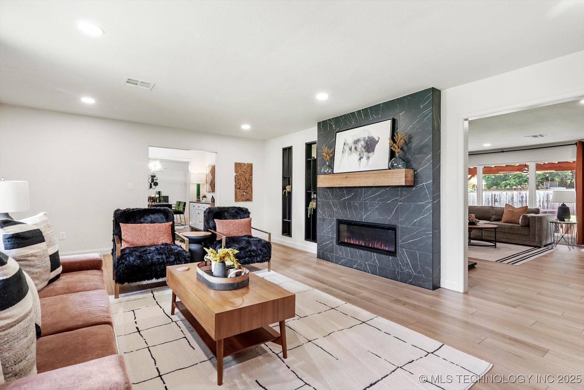 1115 N Kenwood Avenue Property Photo 8