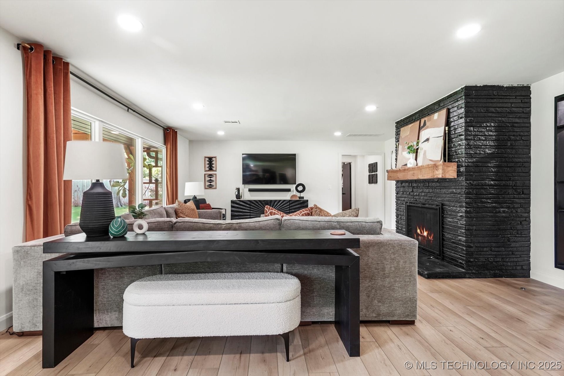 1115 N Kenwood Avenue Property Photo 12