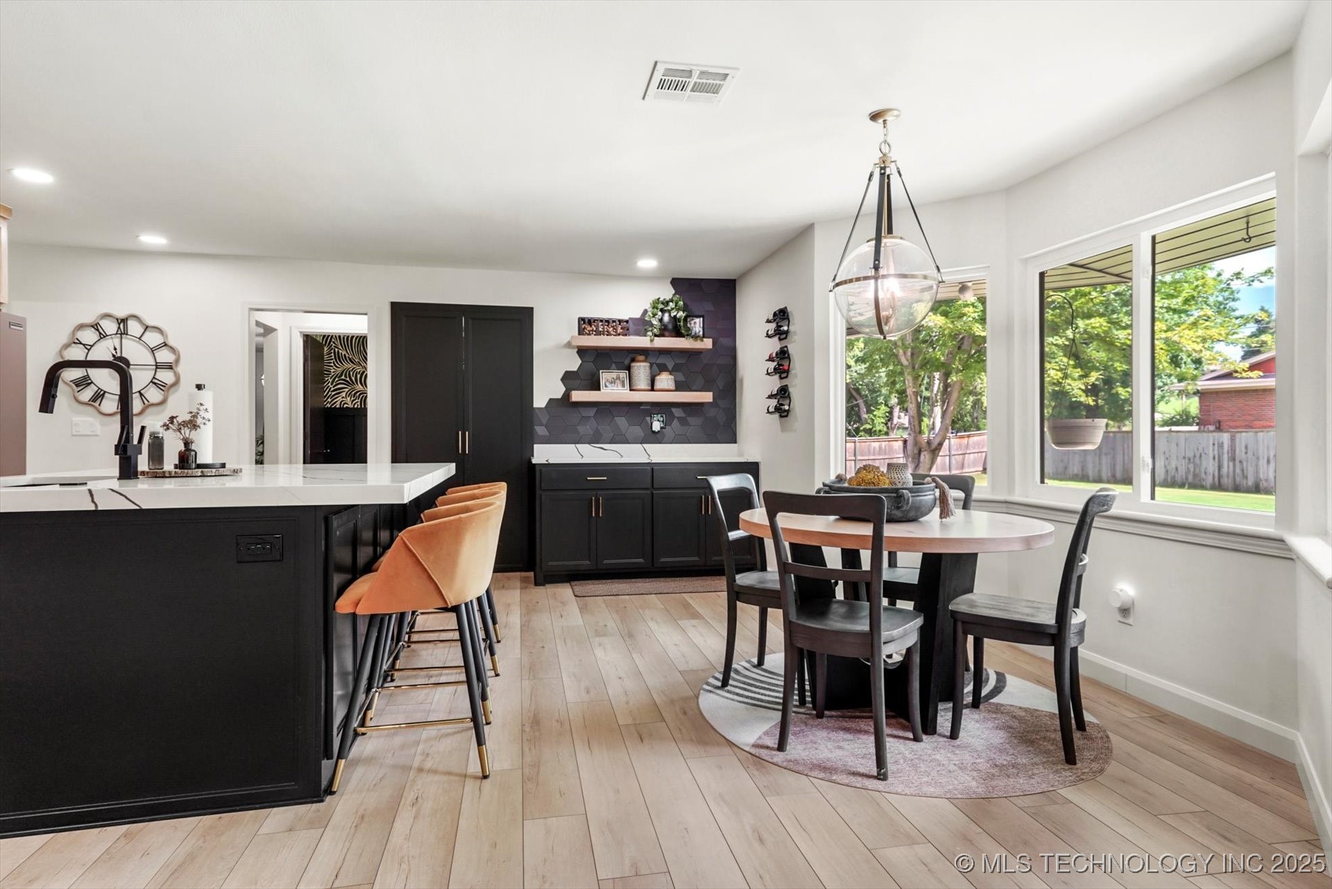 1115 N Kenwood Avenue Property Photo 13