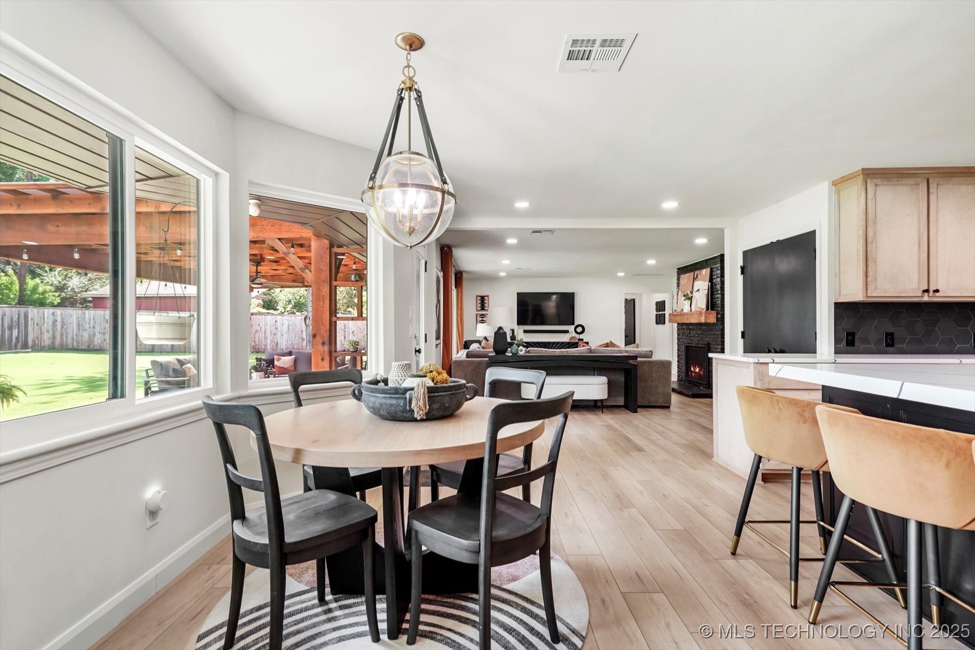 1115 N Kenwood Avenue Property Photo 14