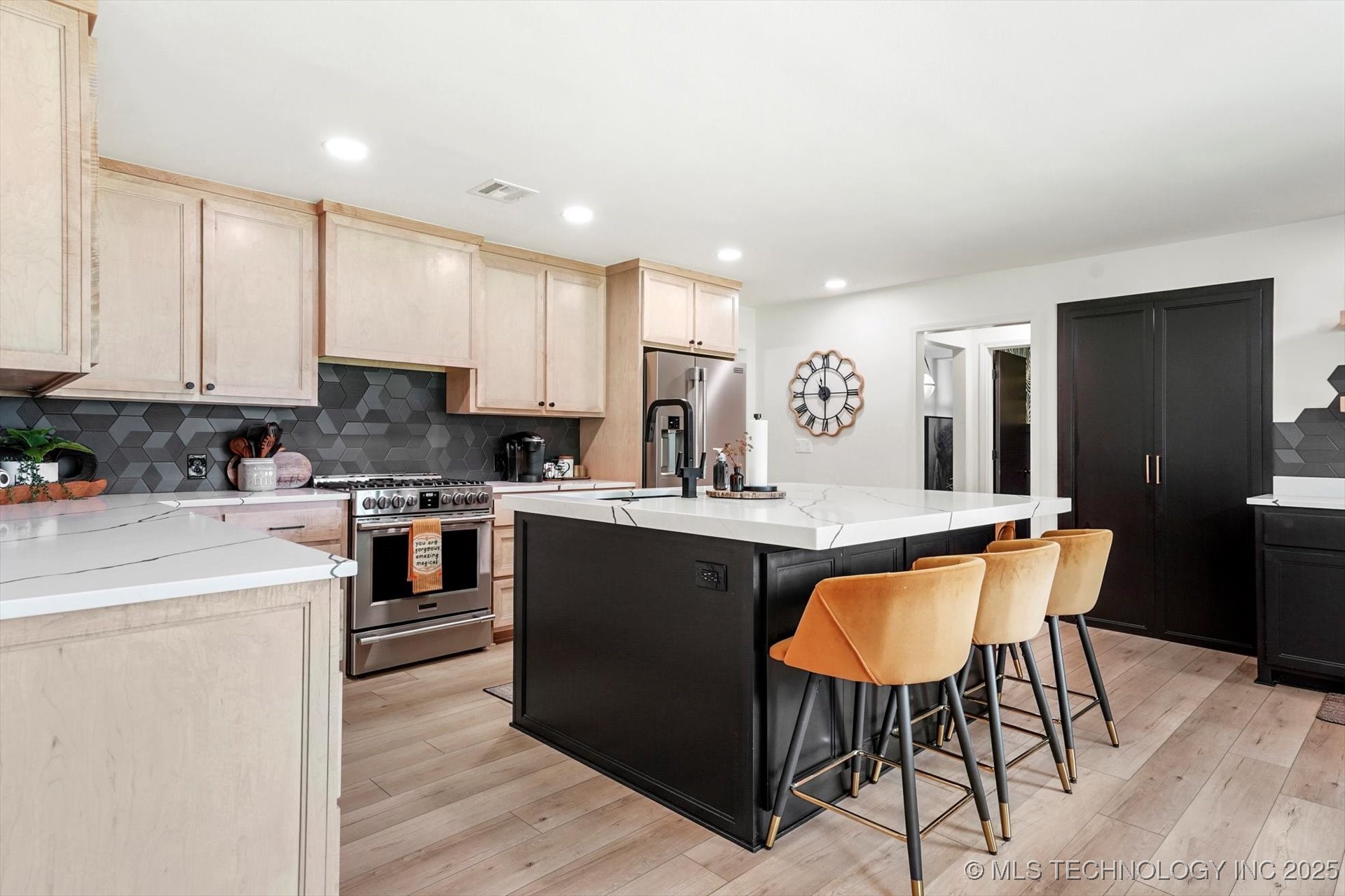 1115 N Kenwood Avenue Property Photo 15