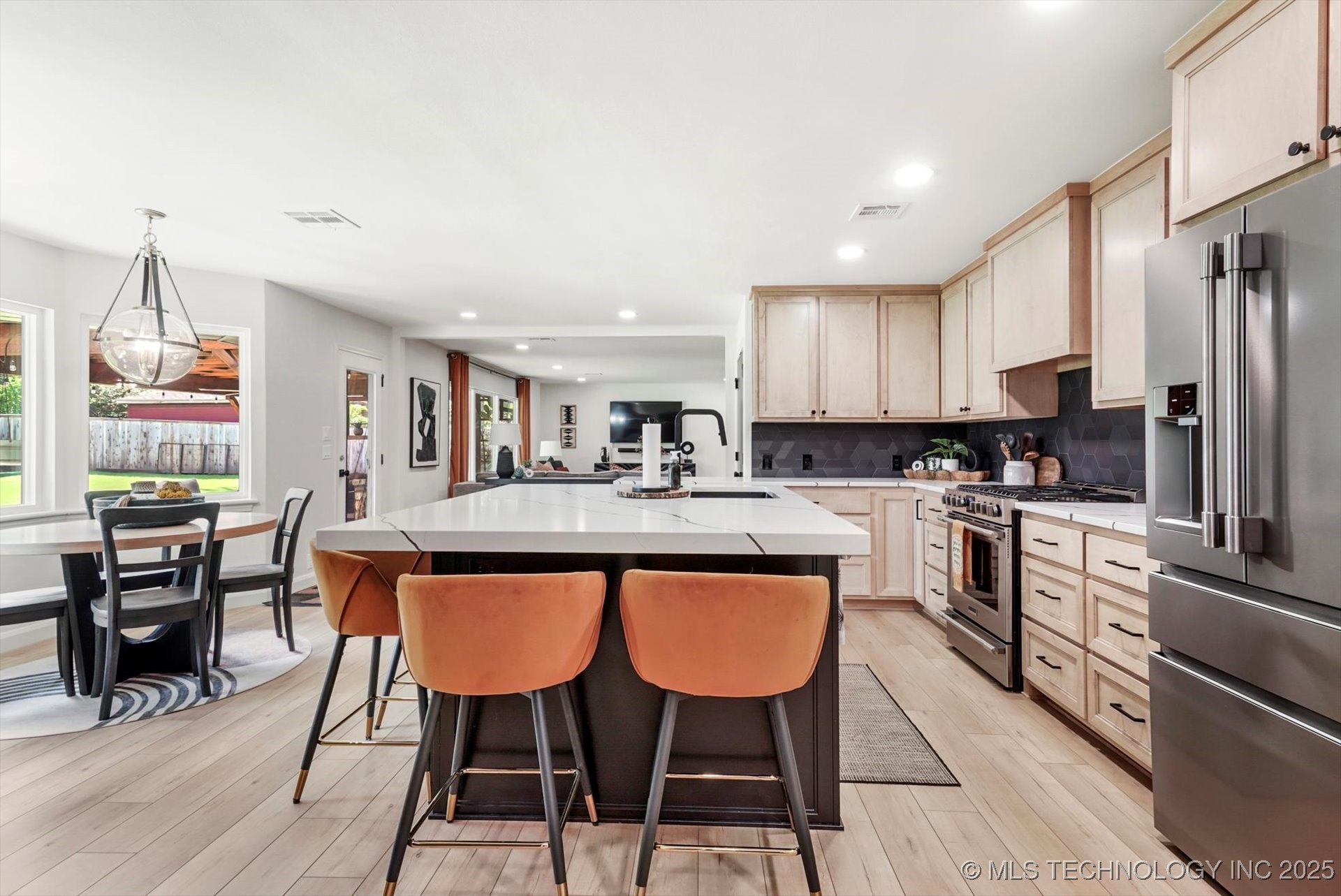 1115 N Kenwood Avenue Property Photo 16