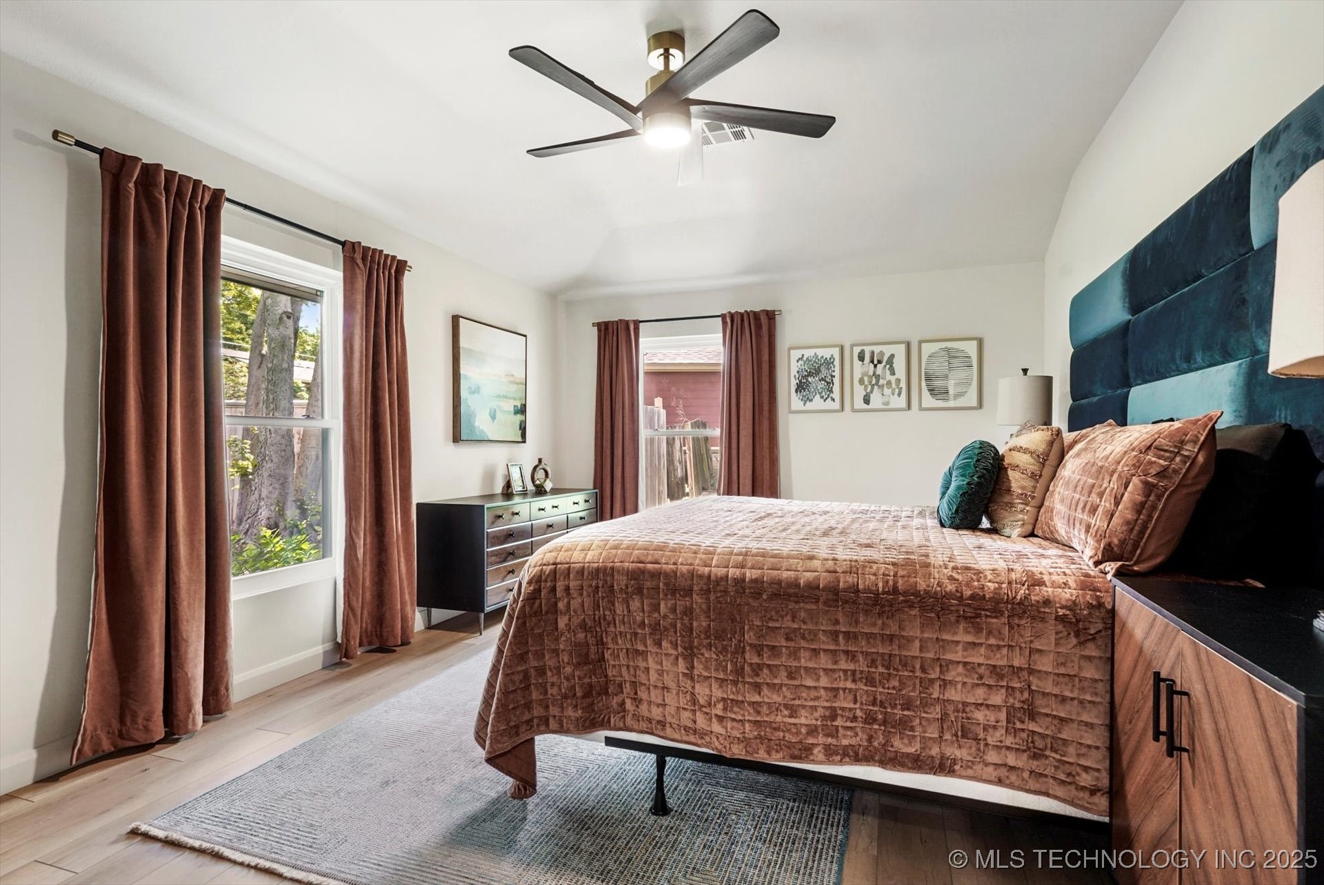 1115 N Kenwood Avenue Property Photo 24