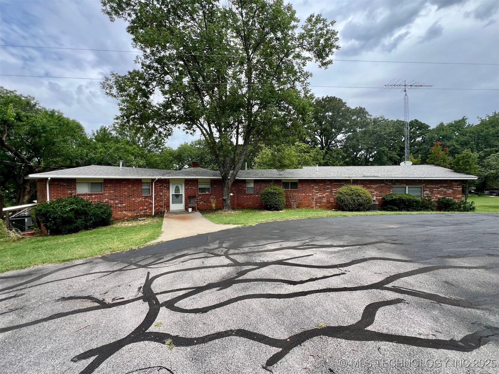 7087 Arrow Property Photo 1