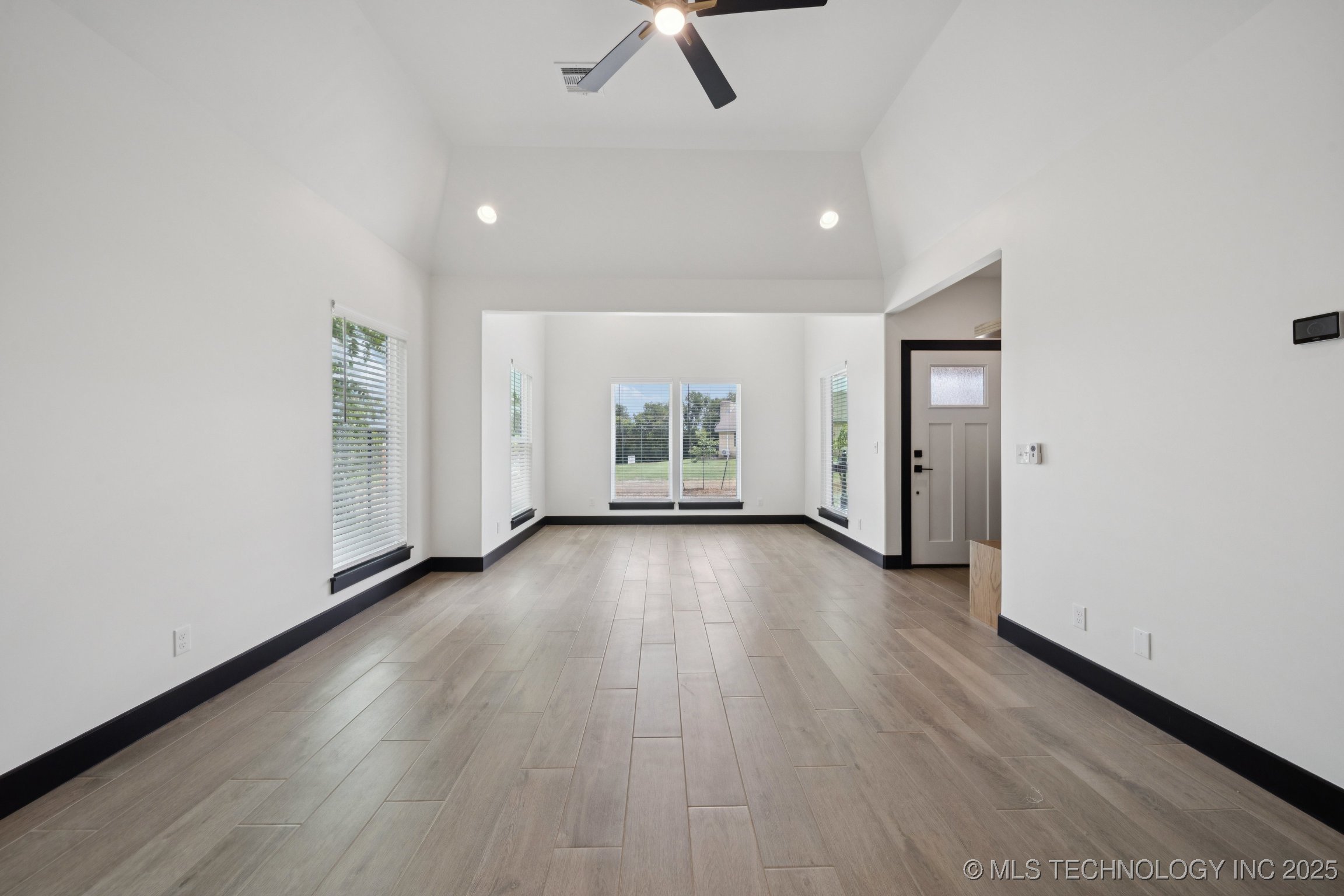 210 S Bluff Street B Property Photo 6