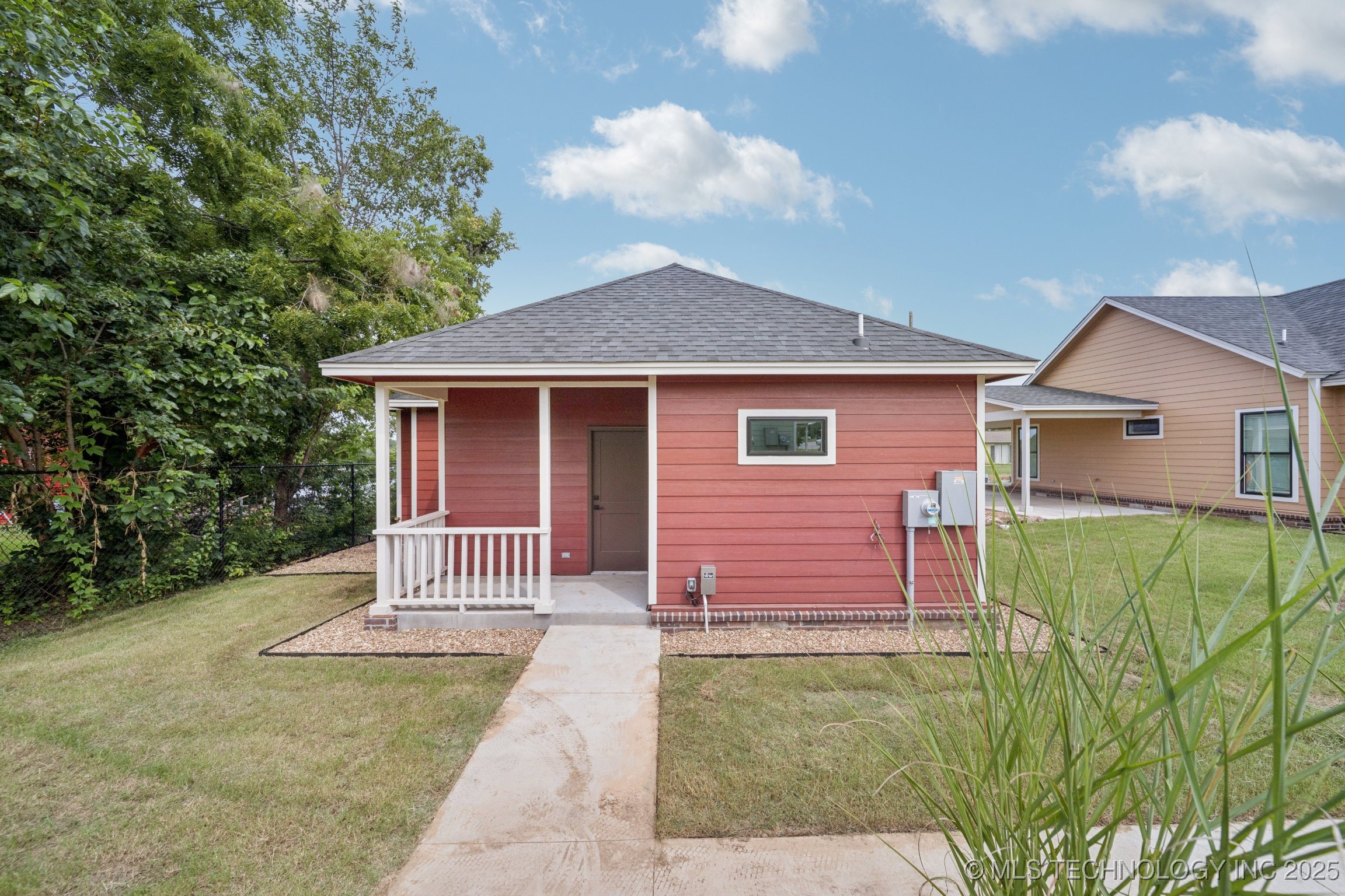 210 S Bluff Street B Property Photo 24