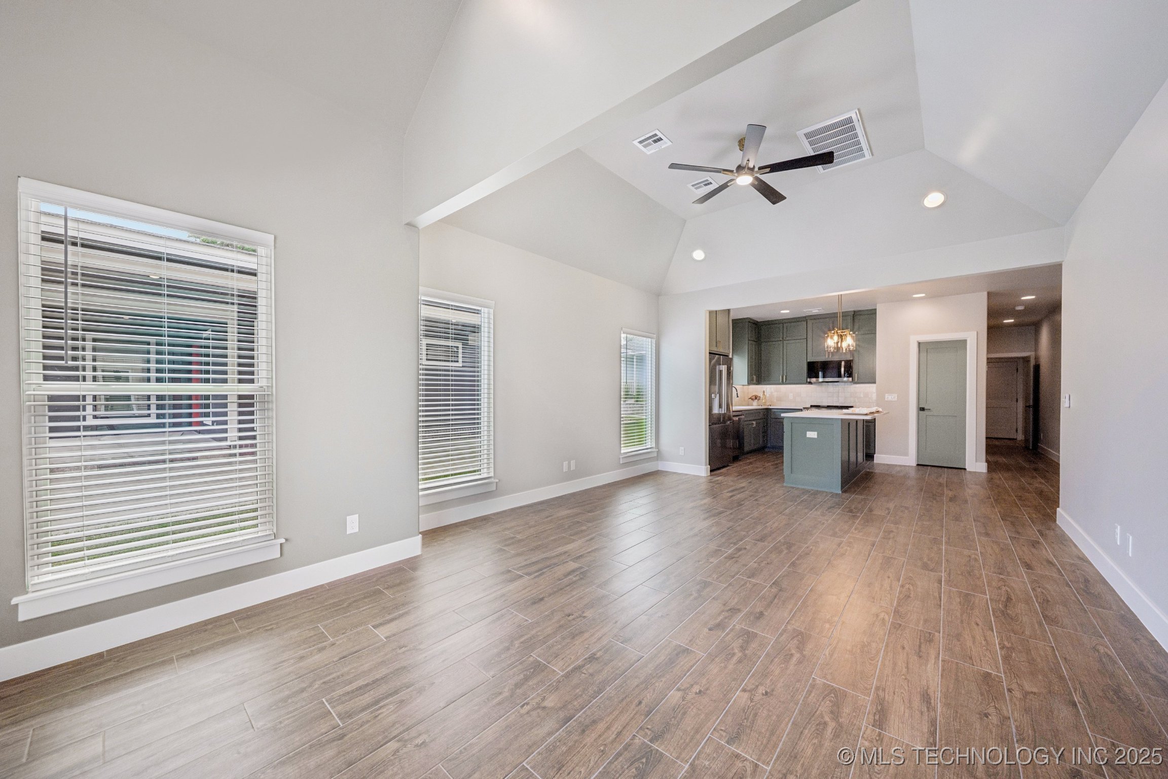 212 S Bluff Street B Property Photo 6