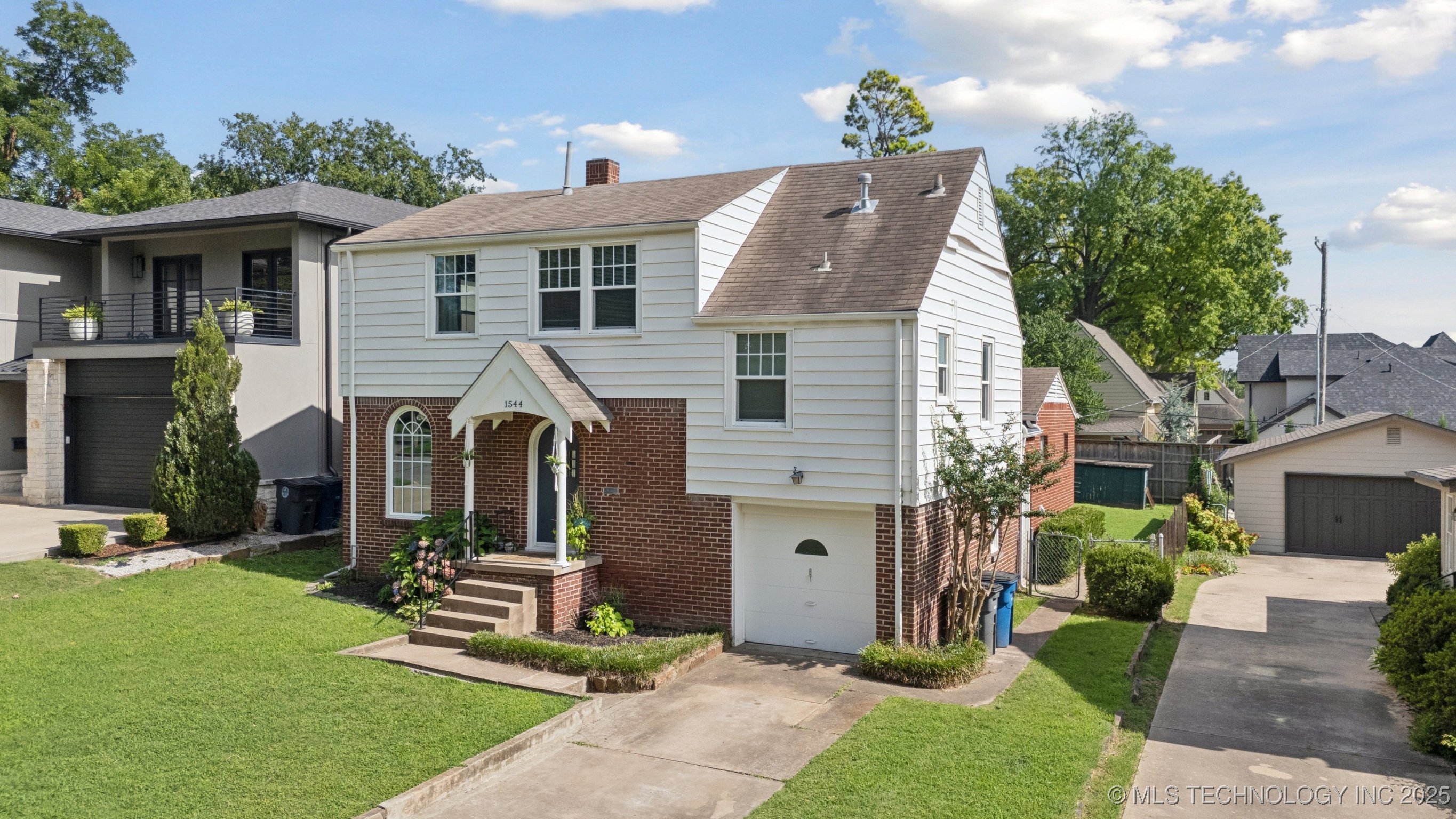 1544 E 34th Street Property Photo 3