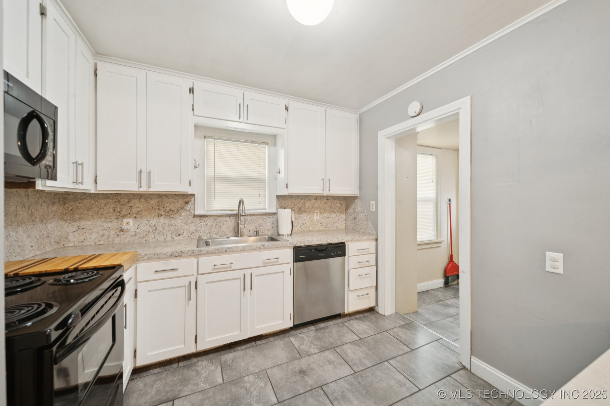 1544 E 34th Street Property Photo 12