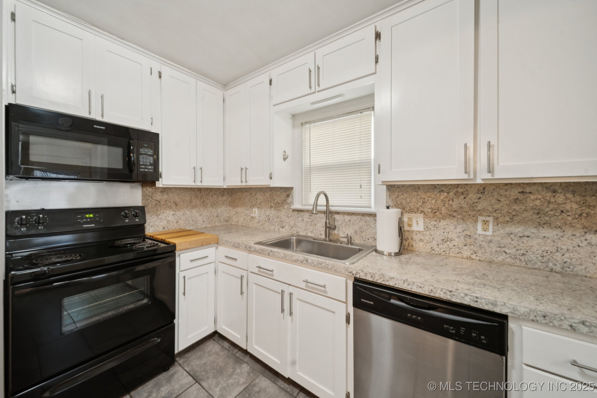 1544 E 34th Street Property Photo 13