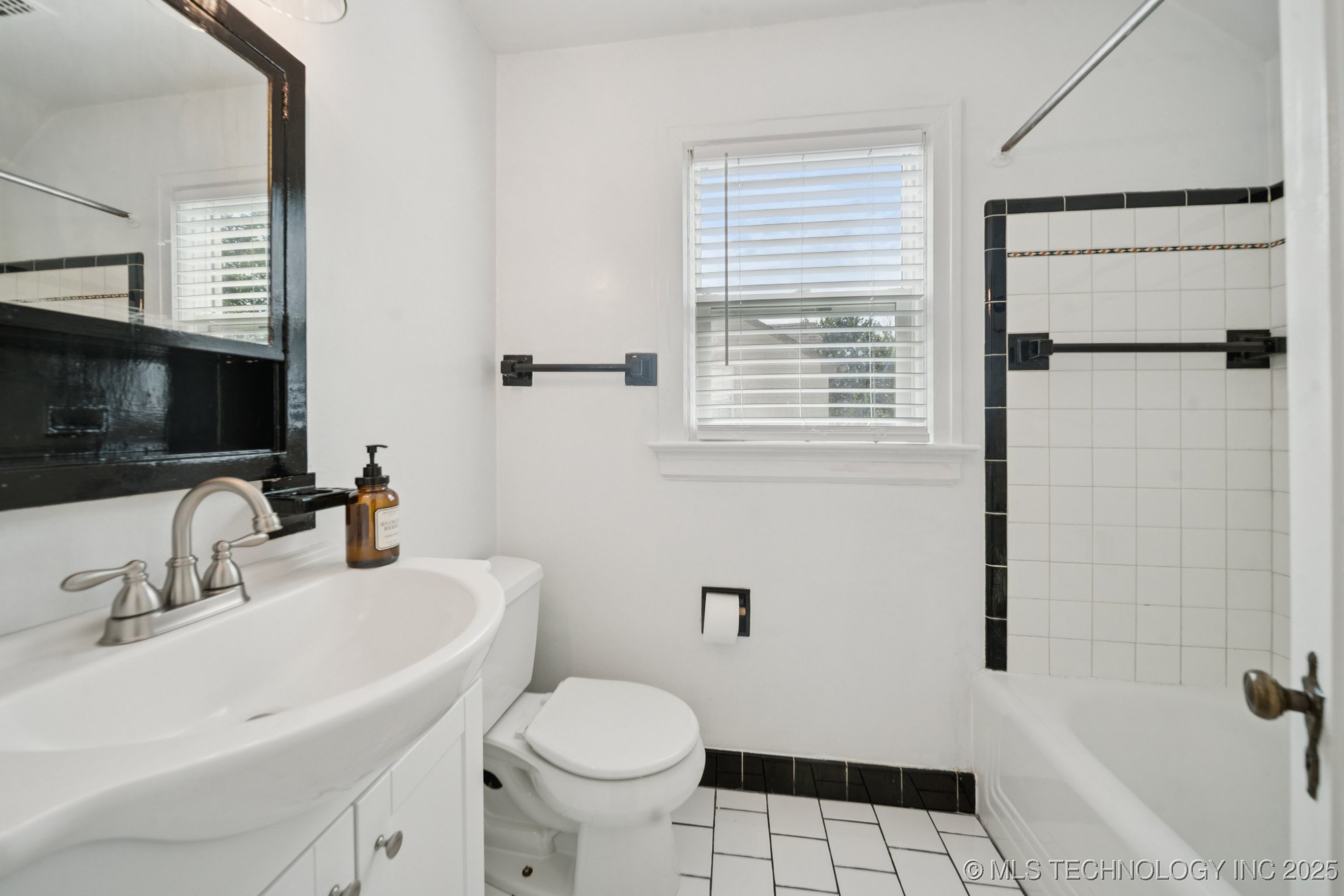 1544 E 34th Street Property Photo 22