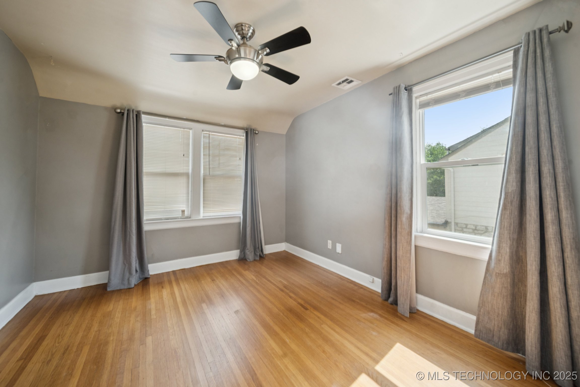 1544 E 34th Street Property Photo 23