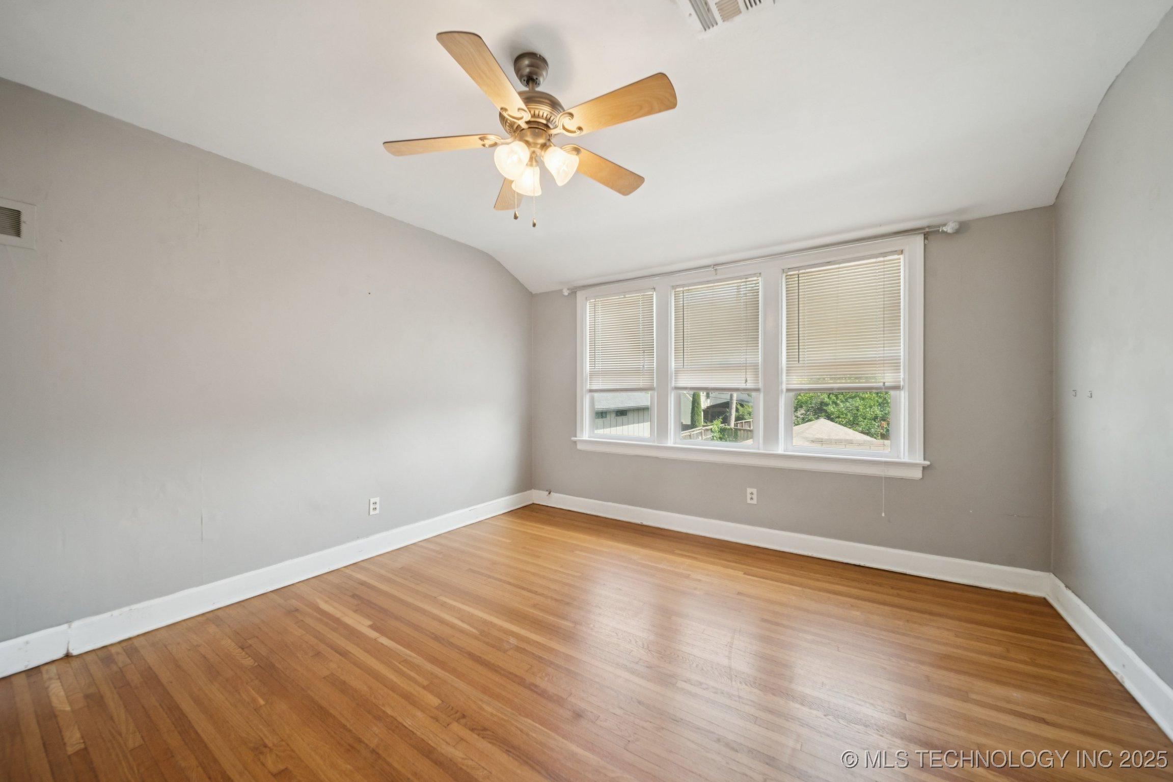 1544 E 34th Street Property Photo 25