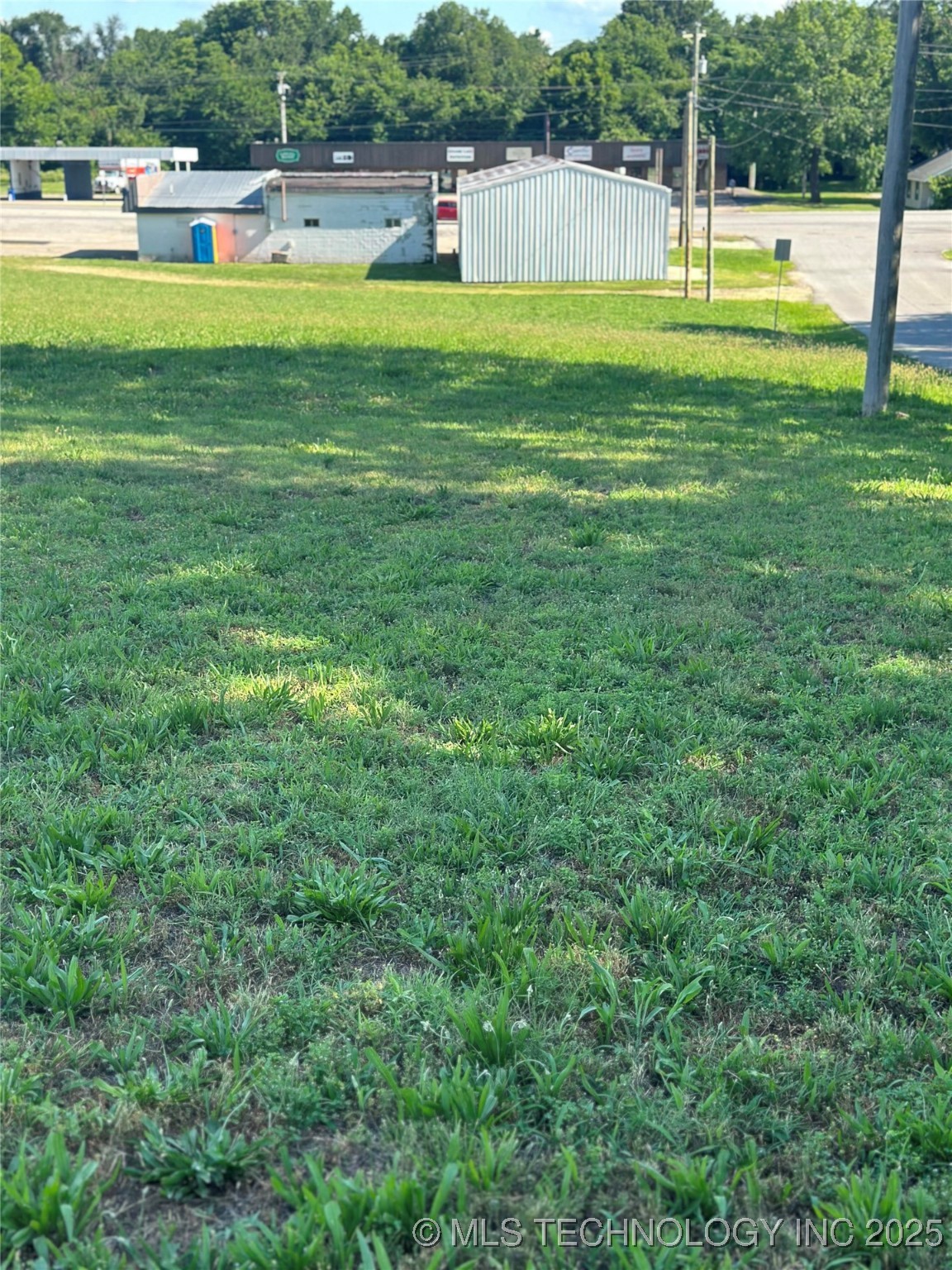 109 S Osage Street Property Photo 4