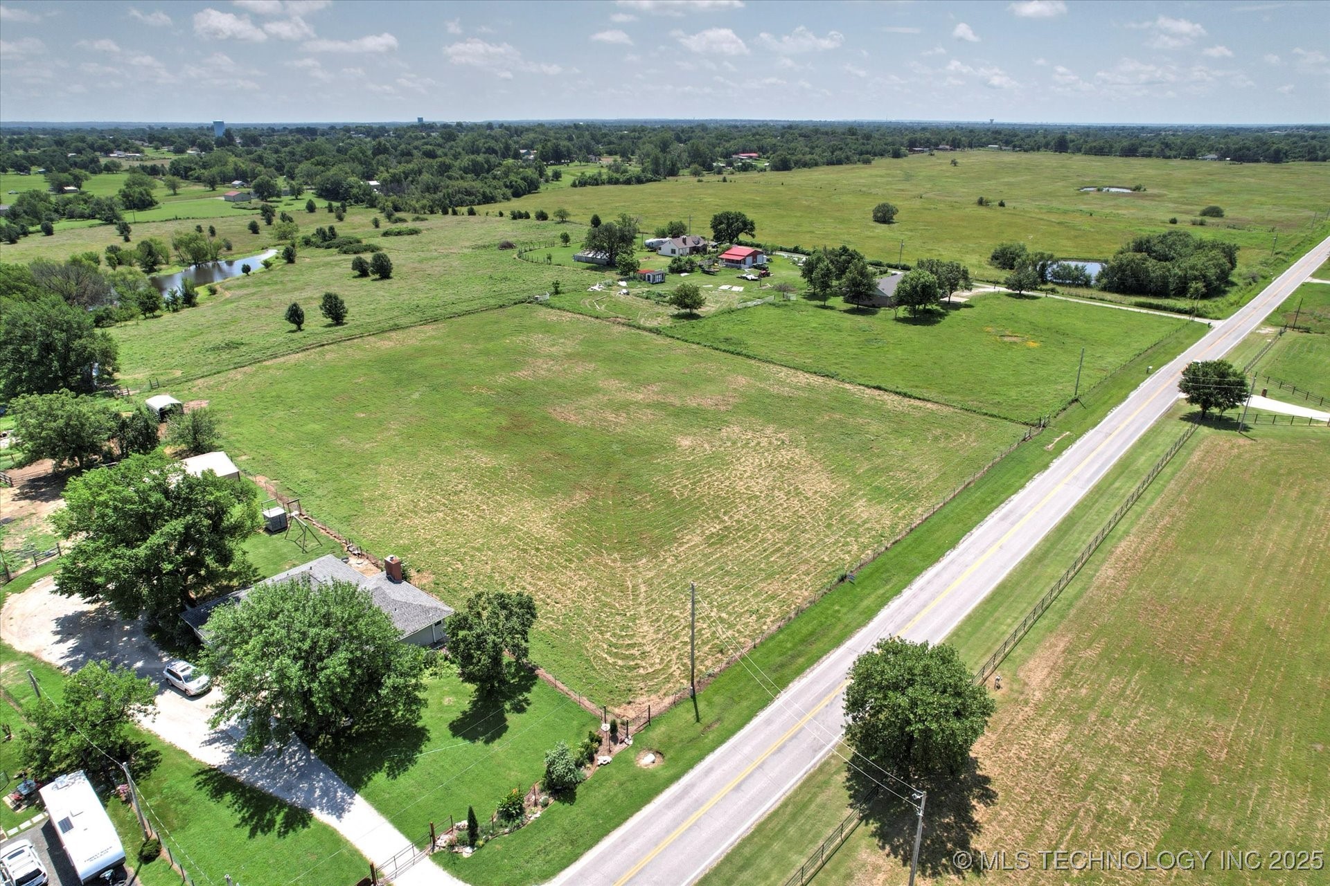 N Memorial Drive Property Photo 1