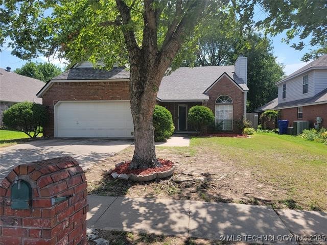1425 N Umbrella Avenue Property Photo 1