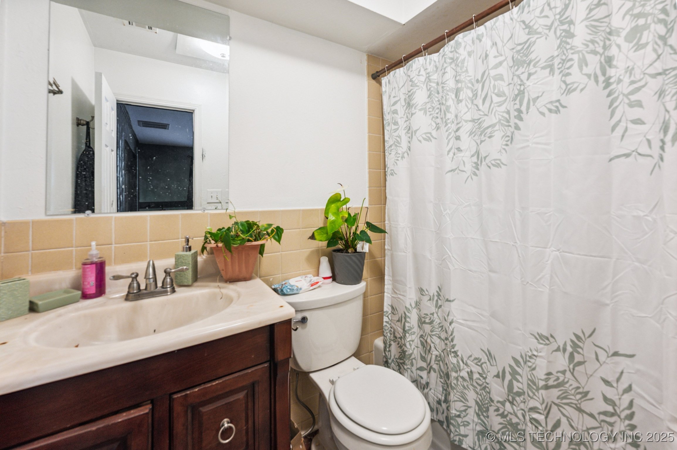 2548 Tull Place Property Photo 6