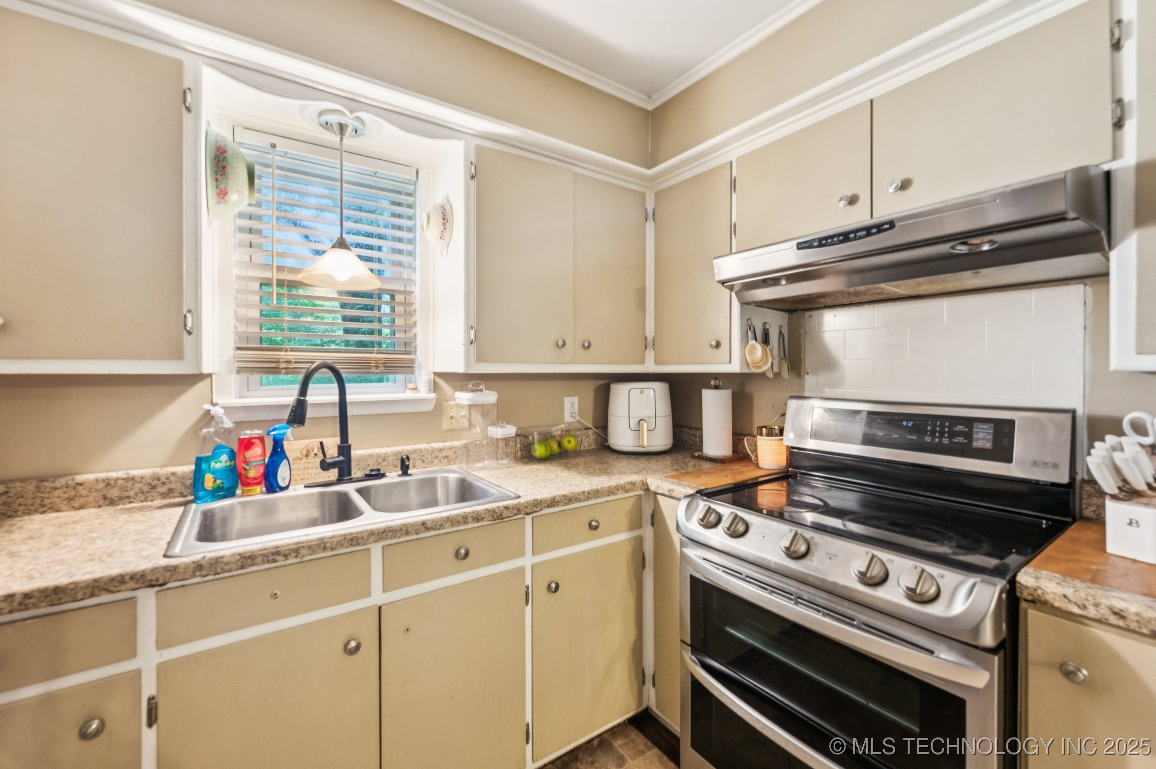 2548 Tull Place Property Photo 8