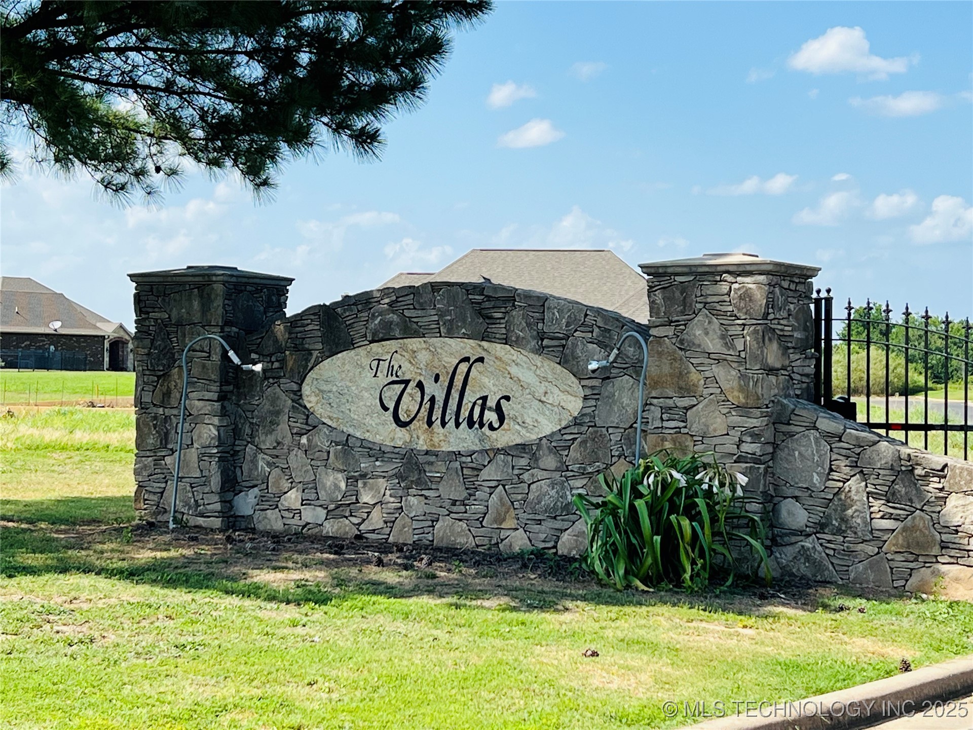 1112 Cobblestone Circle Property Photo 1
