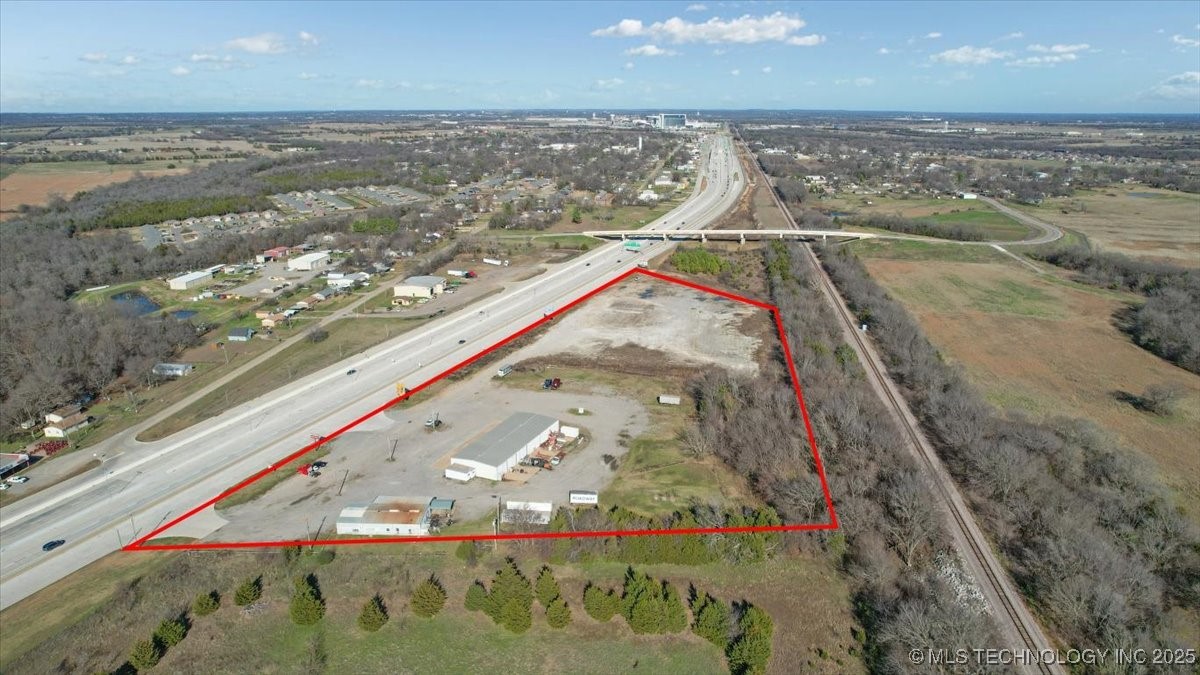 9104 Us Hwy 69 Property Photo 3