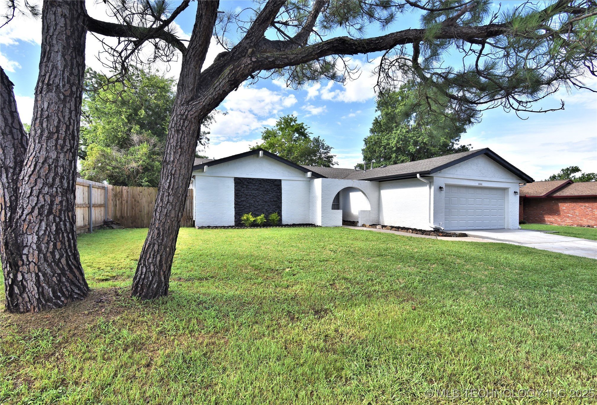 10046 E 29th Street Property Photo 2