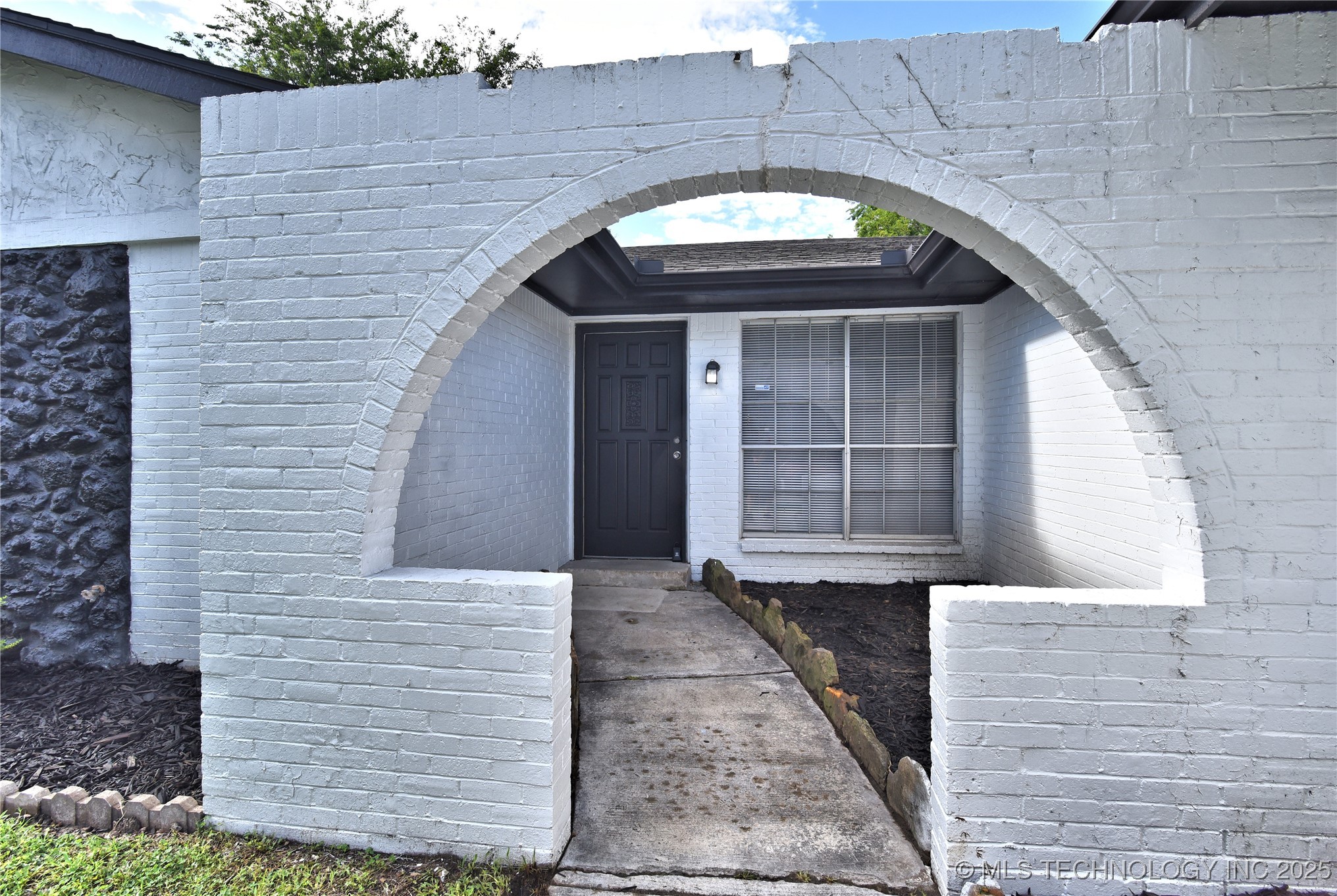 10046 E 29th Street Property Photo 3