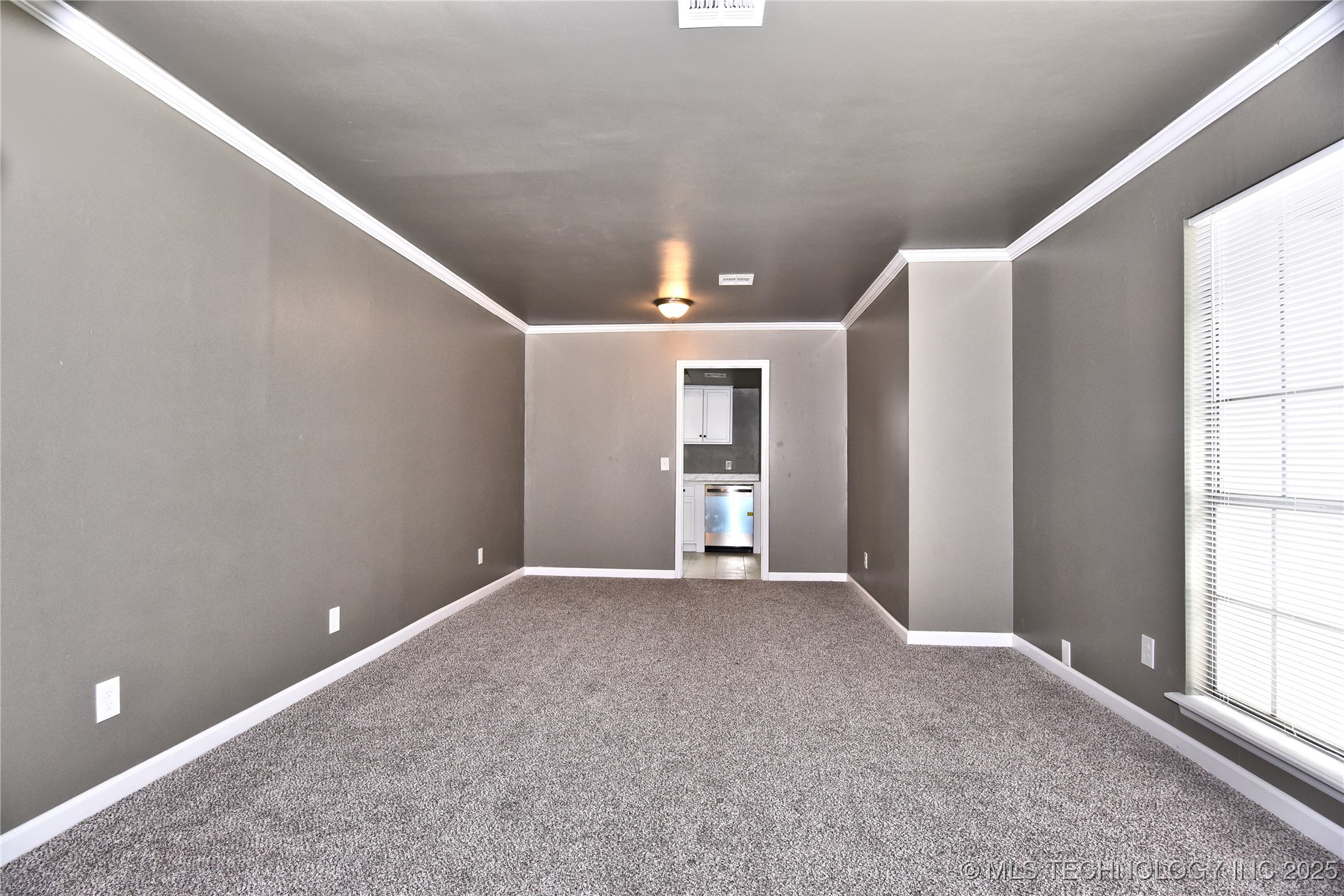 10046 E 29th Street Property Photo 4