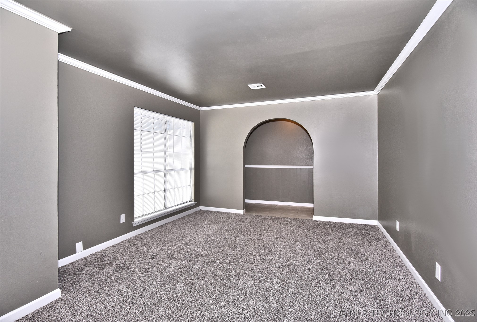 10046 E 29th Street Property Photo 5