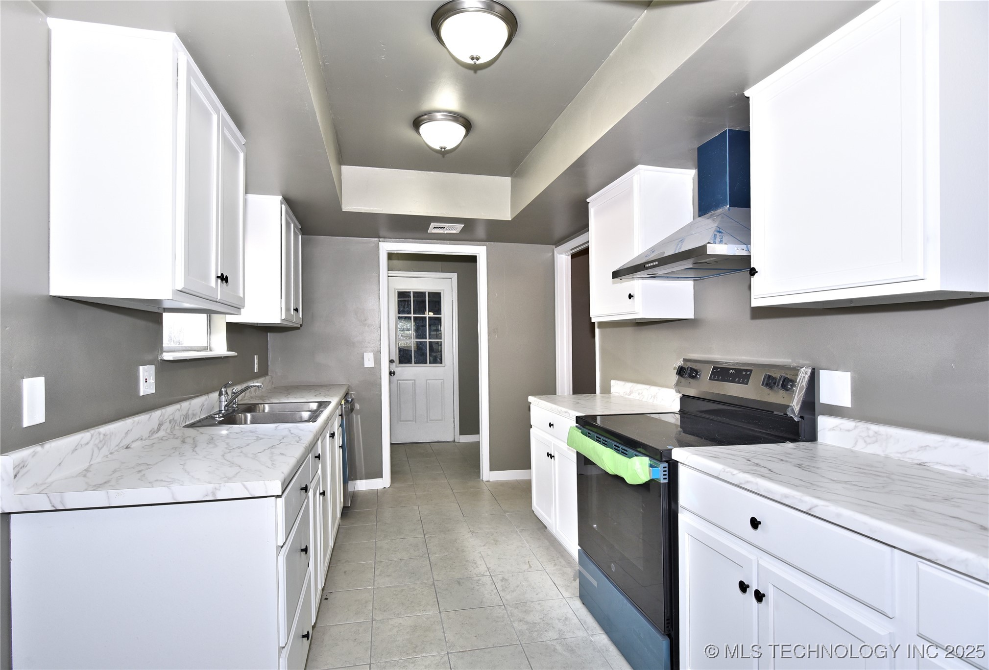 10046 E 29th Street Property Photo 8