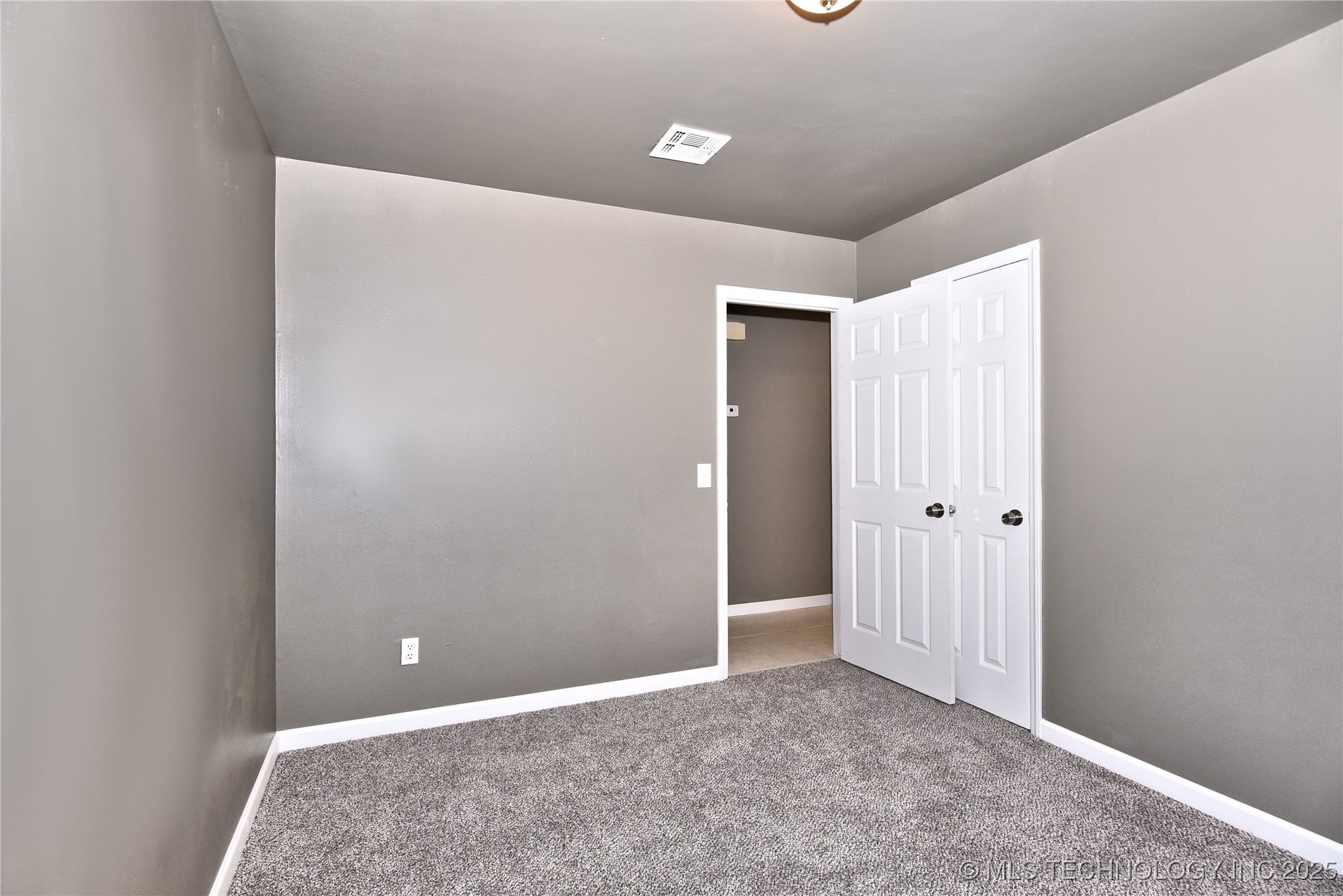 10046 E 29th Street Property Photo 17