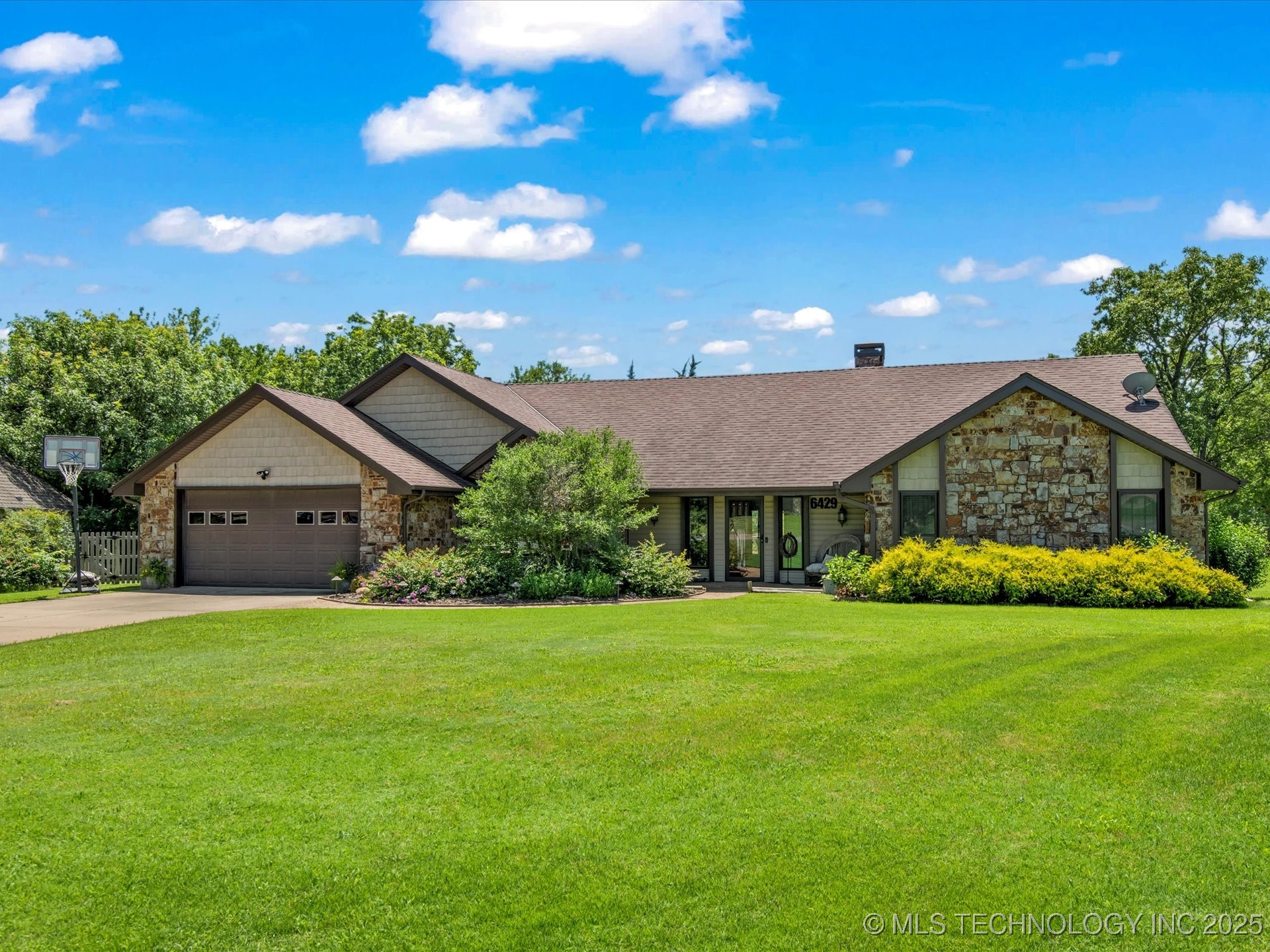 6429 Clear Creek Loop Property Photo 1