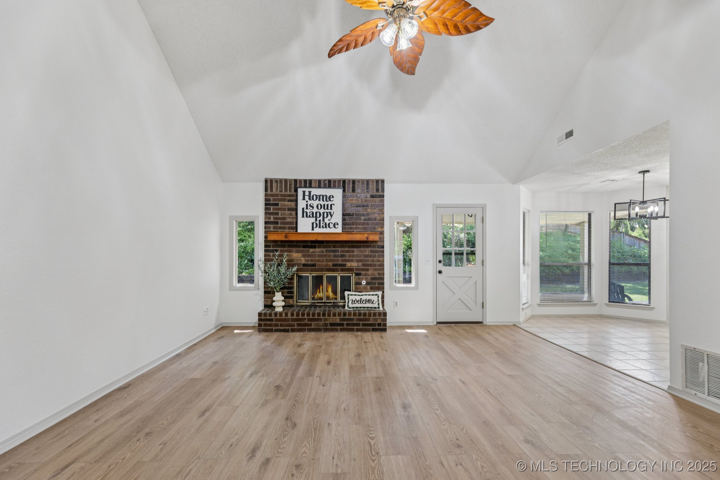 2244 W 45th Street Property Photo 4