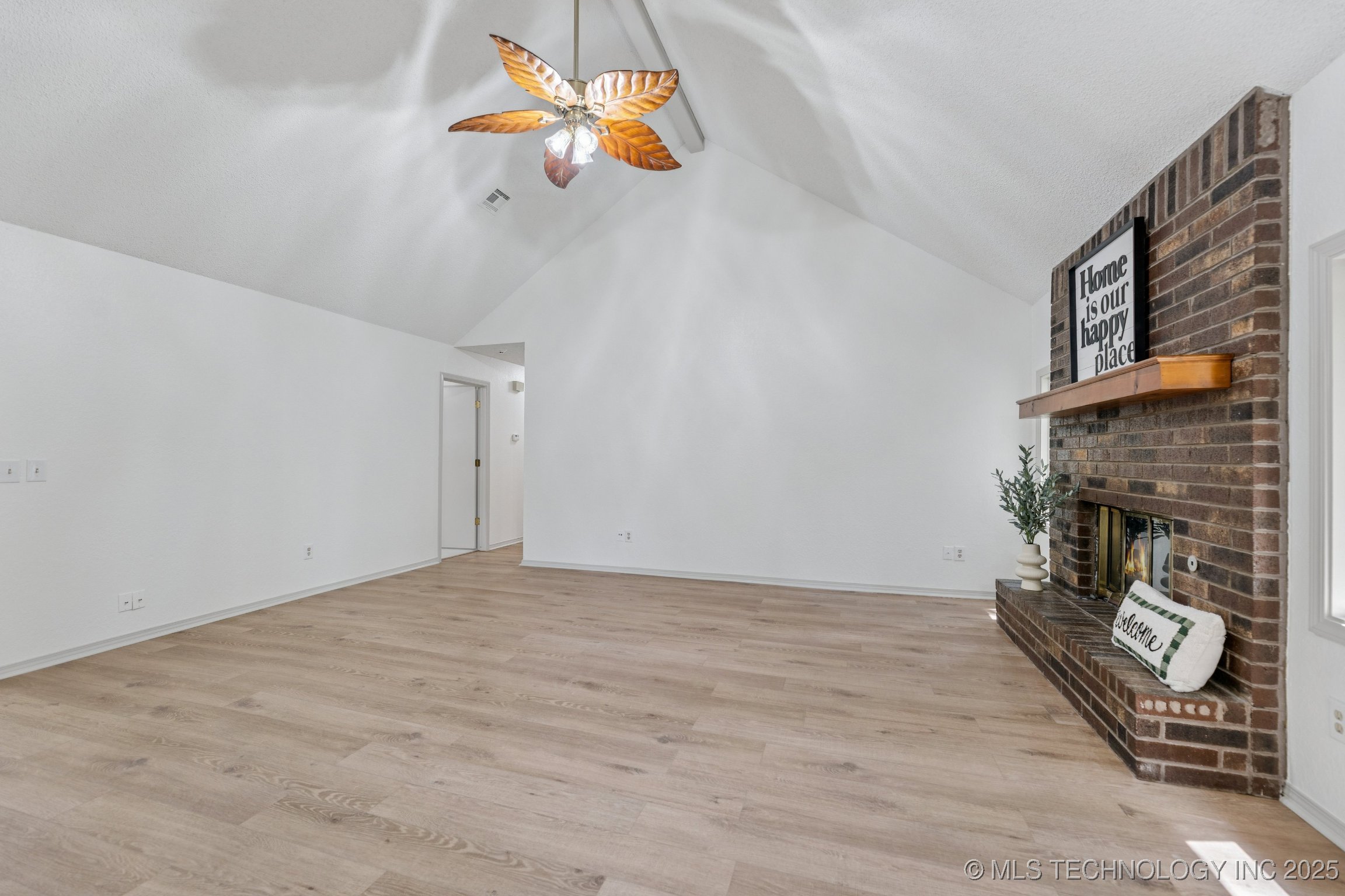 2244 W 45th Street Property Photo 5