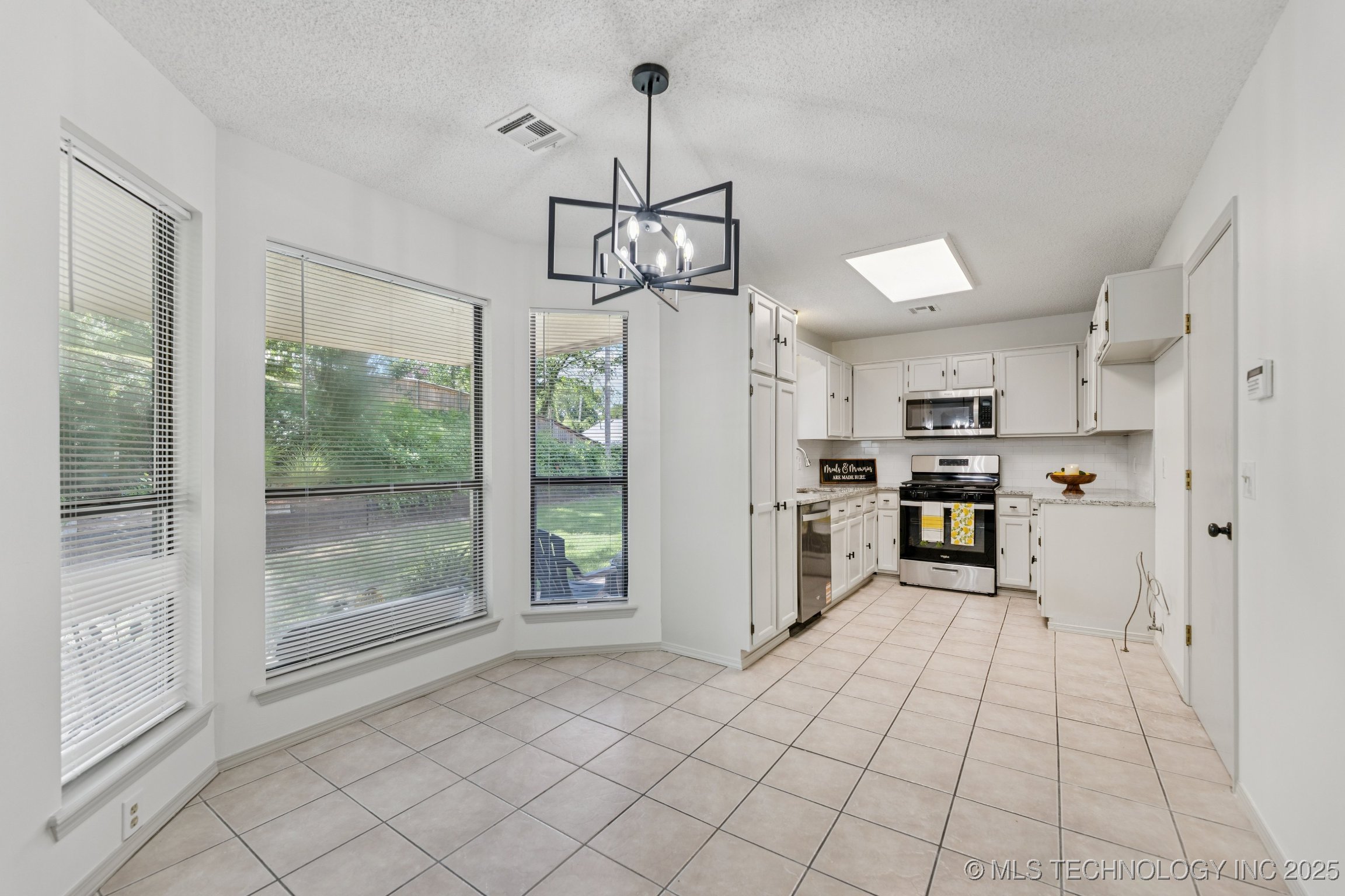 2244 W 45th Street Property Photo 10