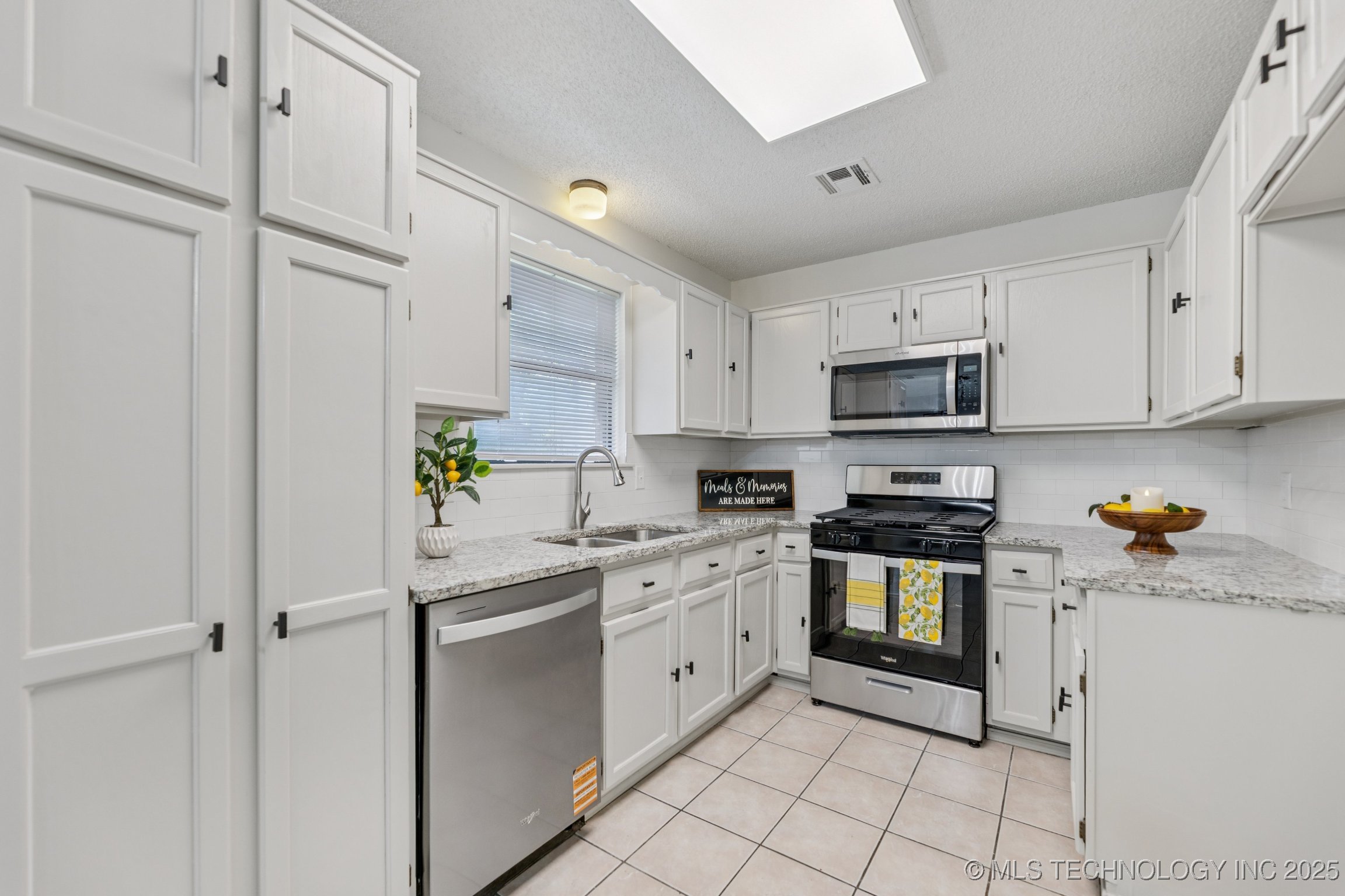 2244 W 45th Street Property Photo 11