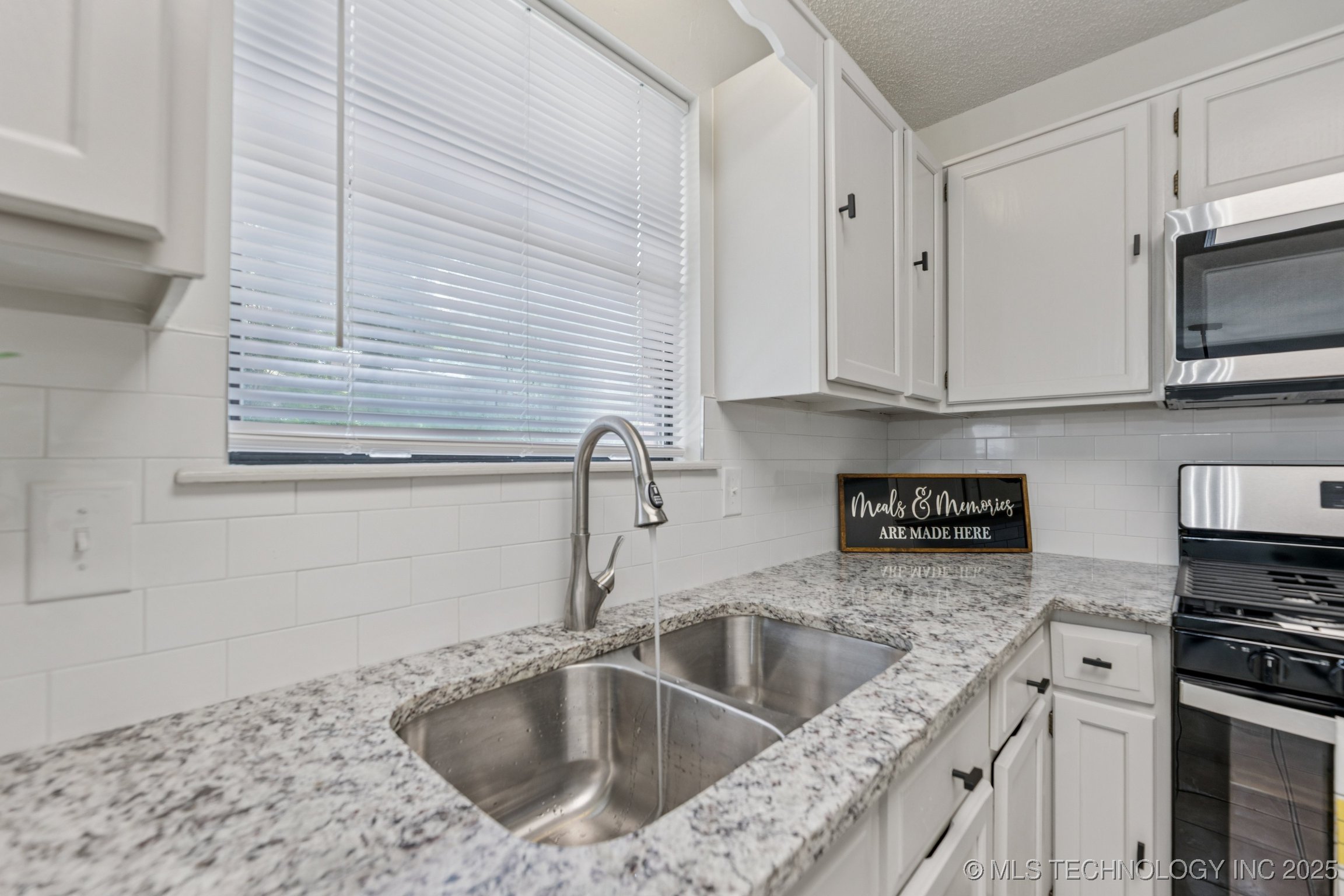 2244 W 45th Street Property Photo 13