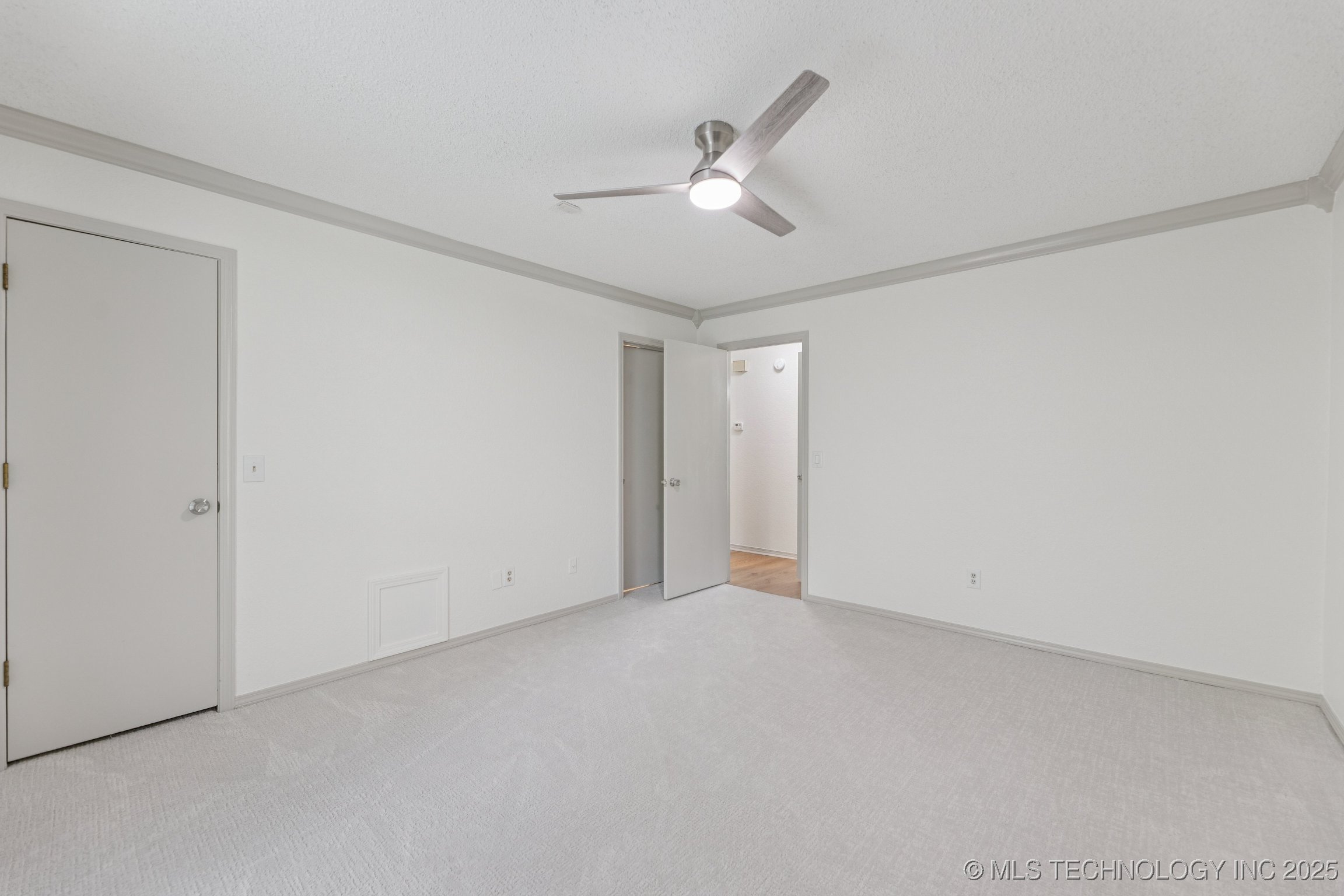 2244 W 45th Street Property Photo 17