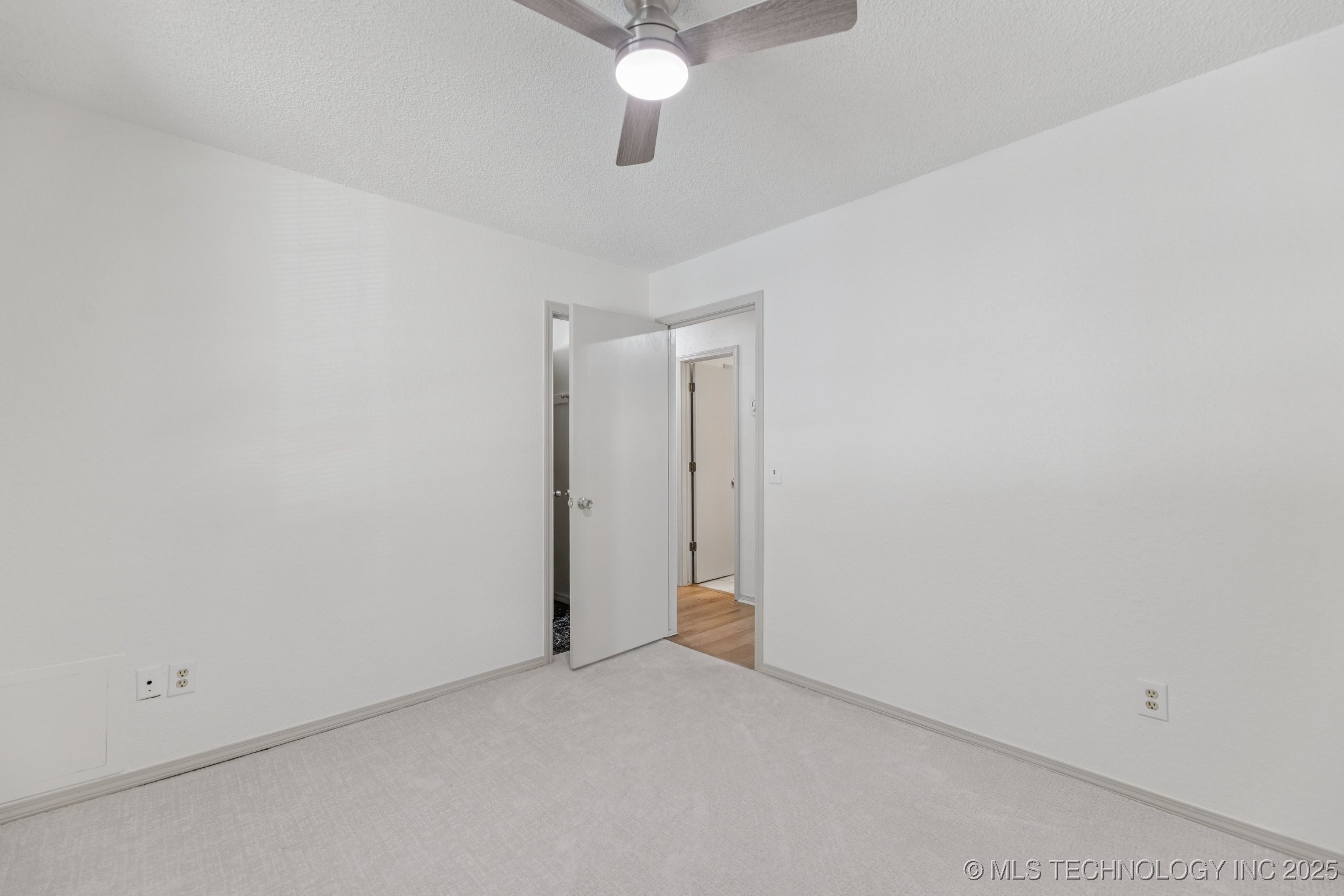 2244 W 45th Street Property Photo 20