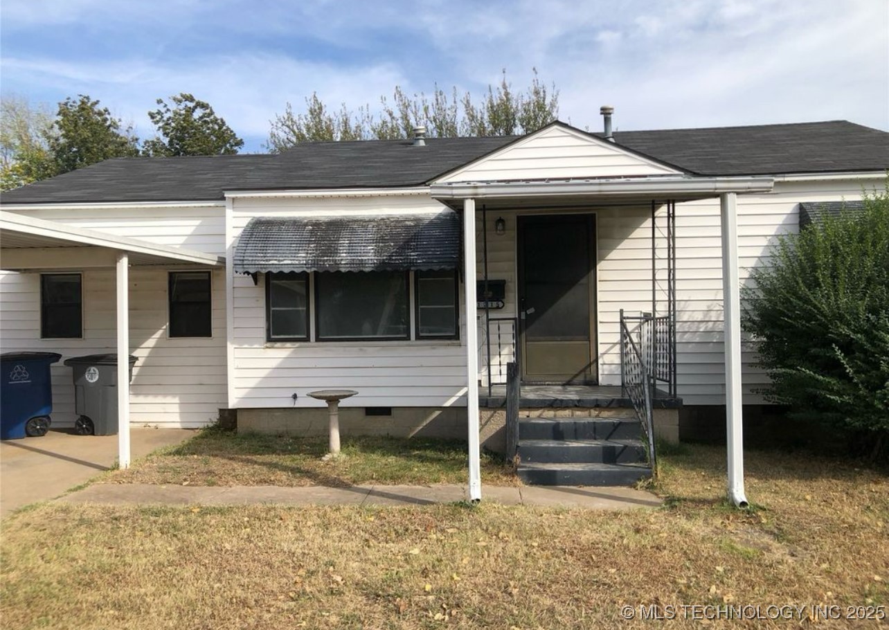 1215 N Yale Avenue Property Photo 1