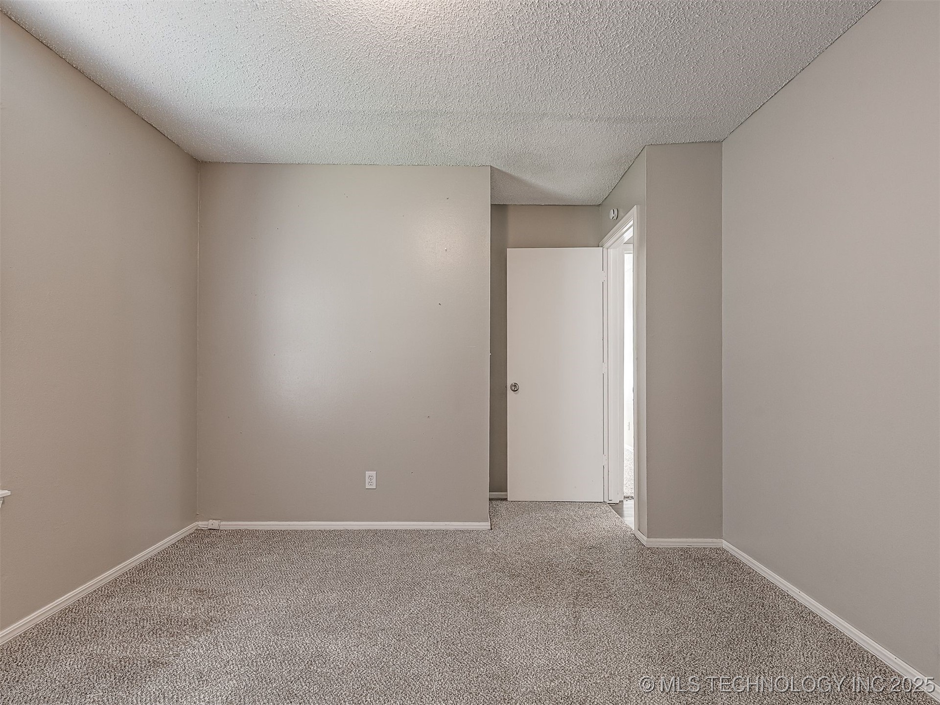 3213 S 217th East Avenue Property Photo 31