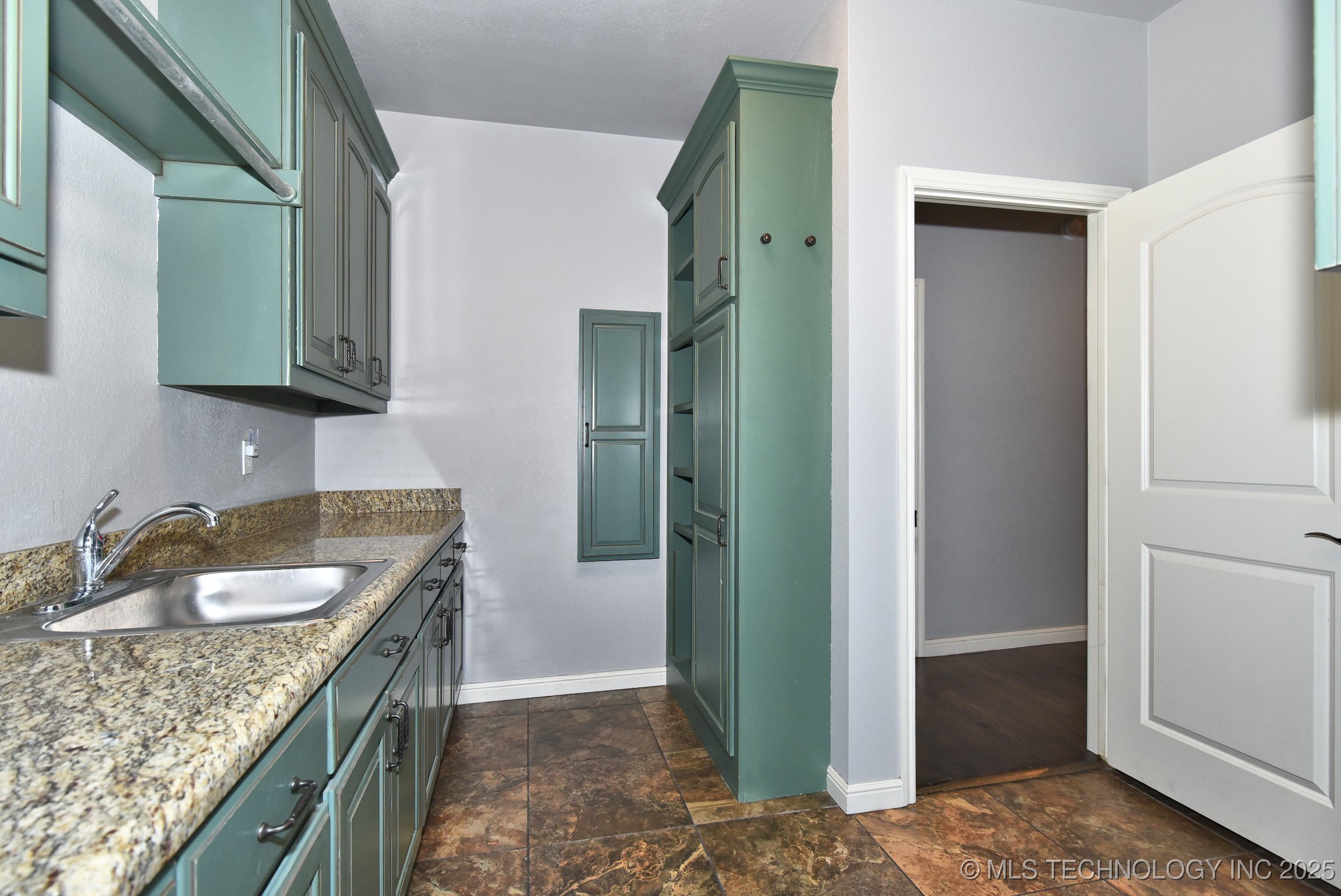 16311 E 48th Street Property Photo 23