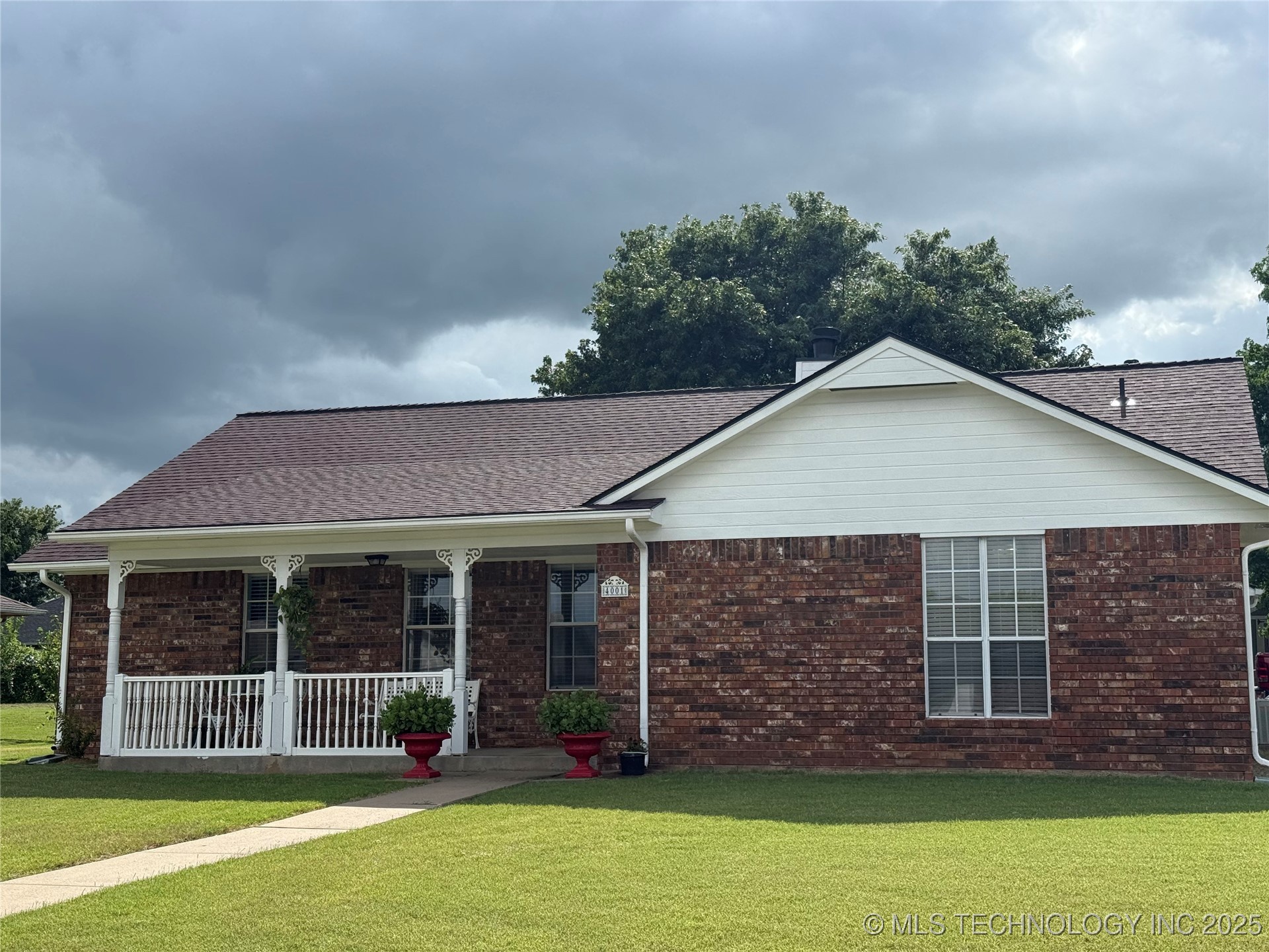 4001 Chaucer Property Photo