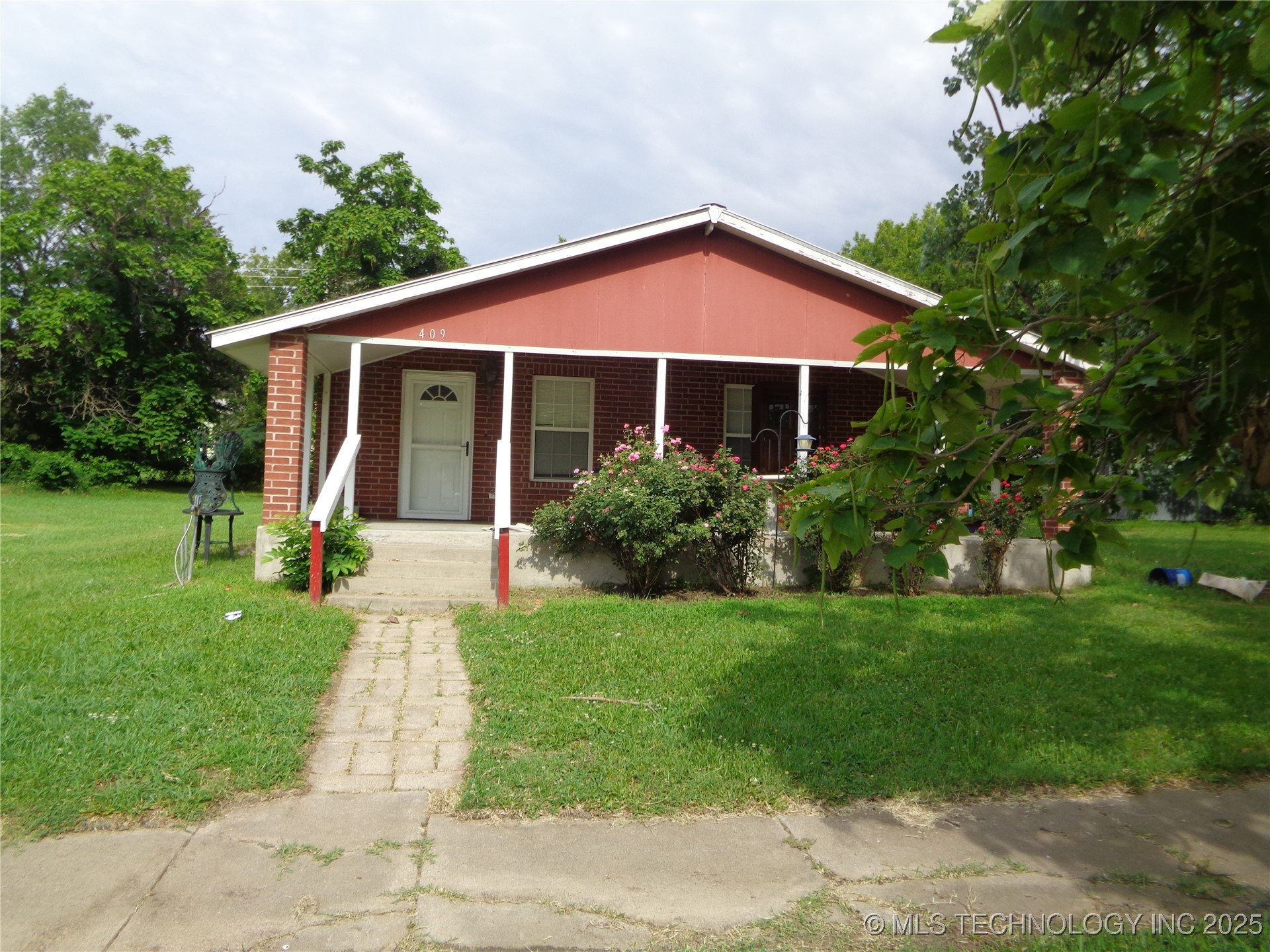 409 S Santa Fe Avenue Property Photo 1
