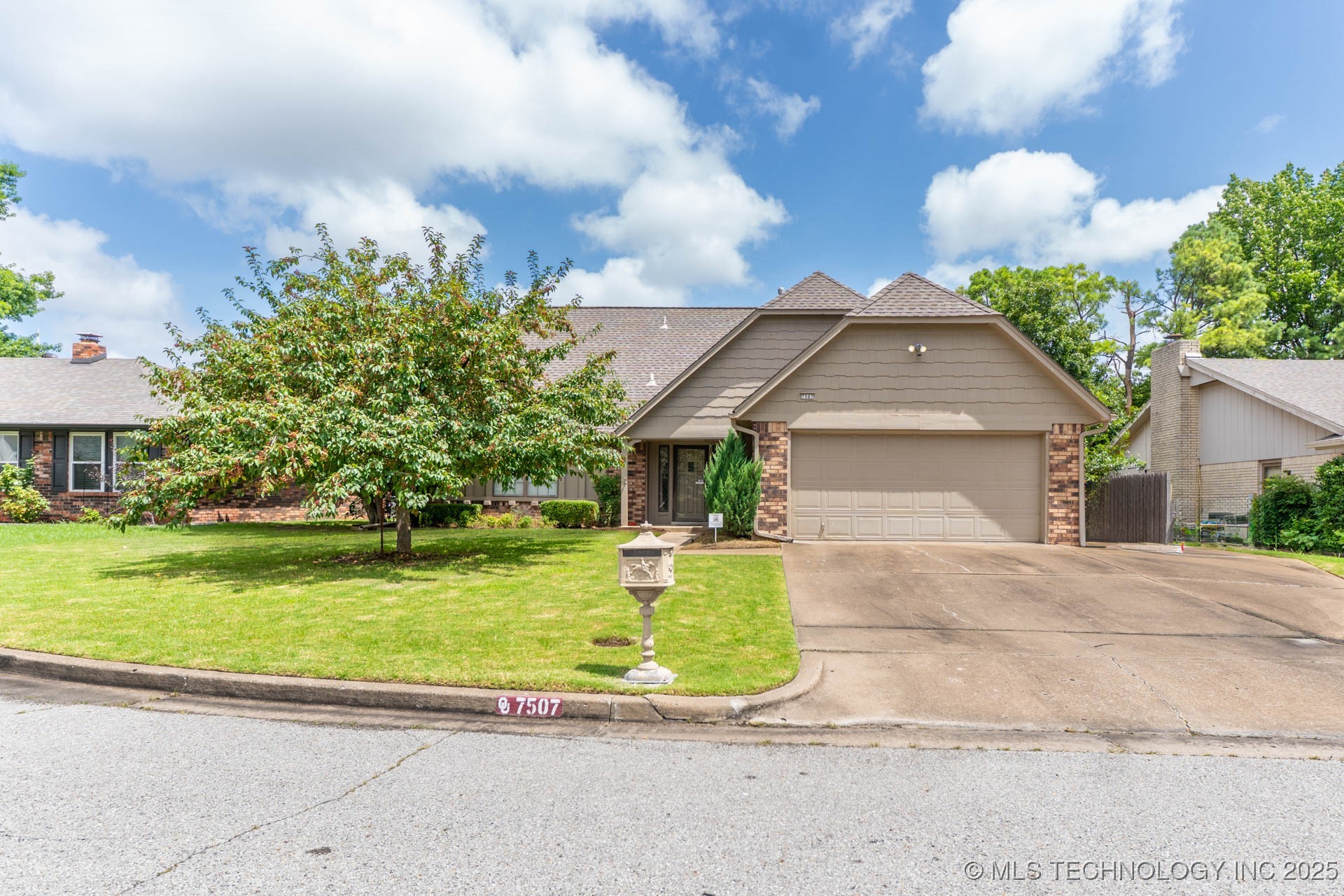 7507 E 81st Place Property Photo 1