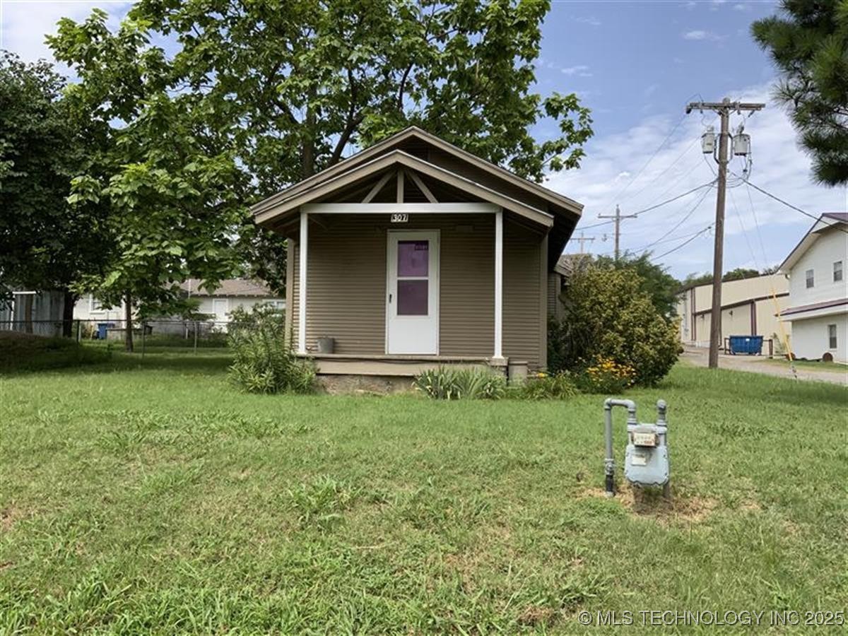 307 N Hartman Avenue Property Photo 1