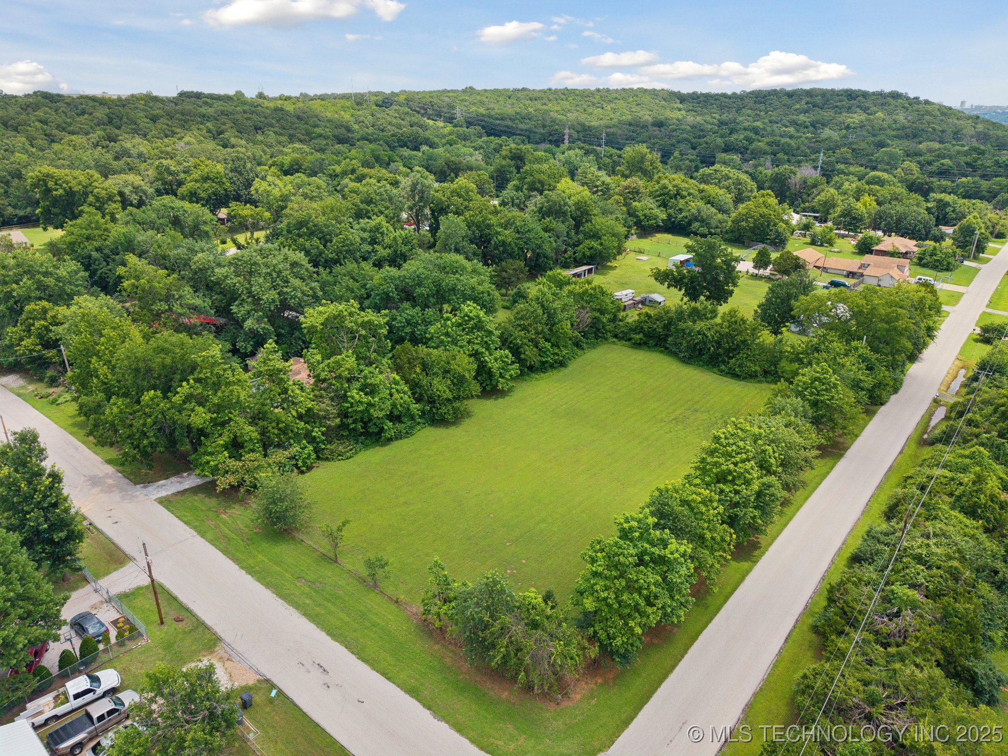 6715 S Houston Avenue Property Photo