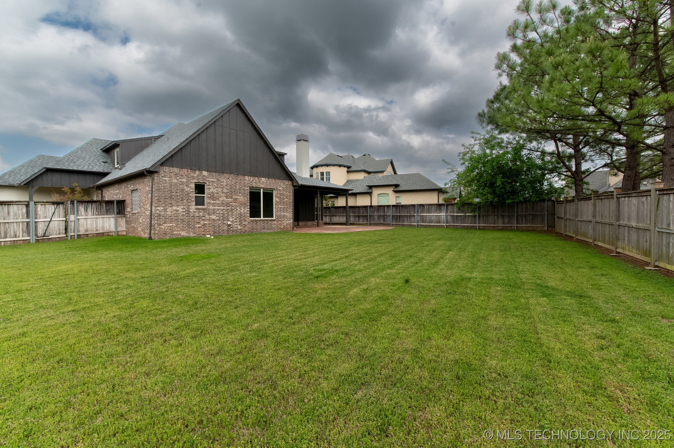 6009 W Utica Circle Property Photo 14